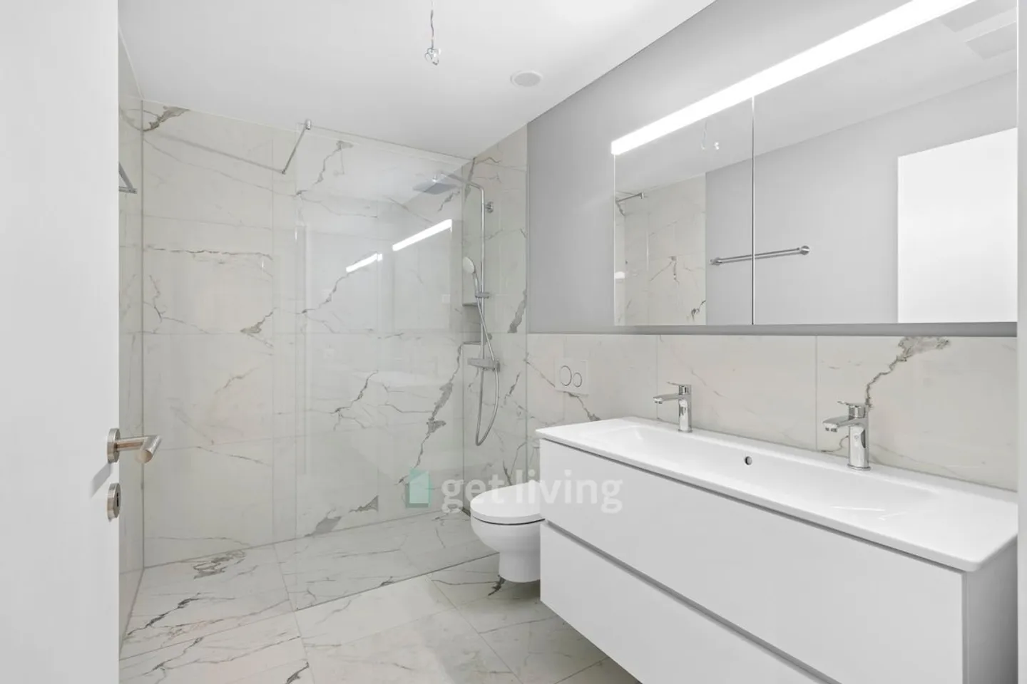 NEW BUILD IN CENTRAL LOCATION READY TO MOVE IN - Photo 8 of 12