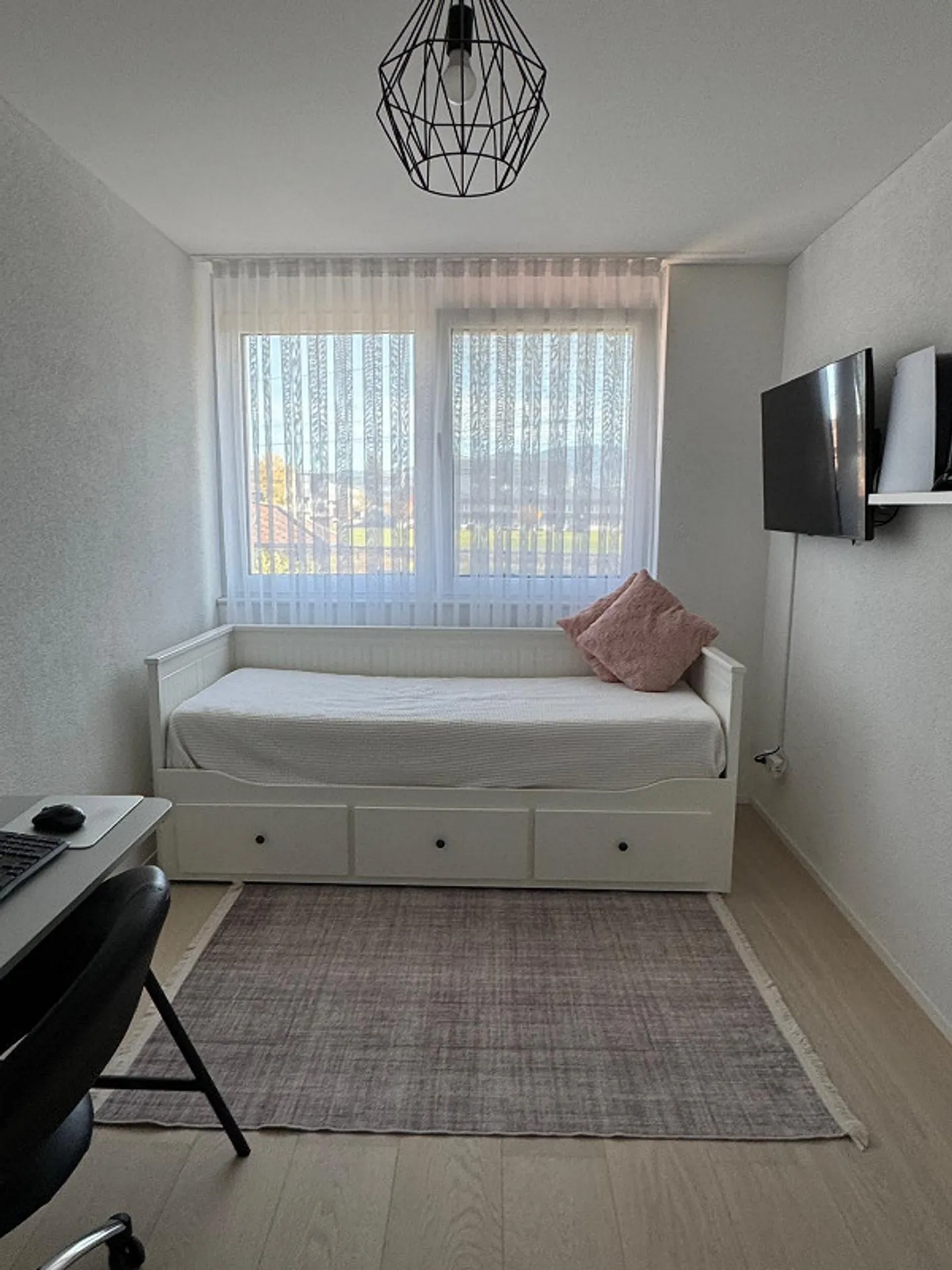 Single-family house in a quiet location - Photo 9 of 12