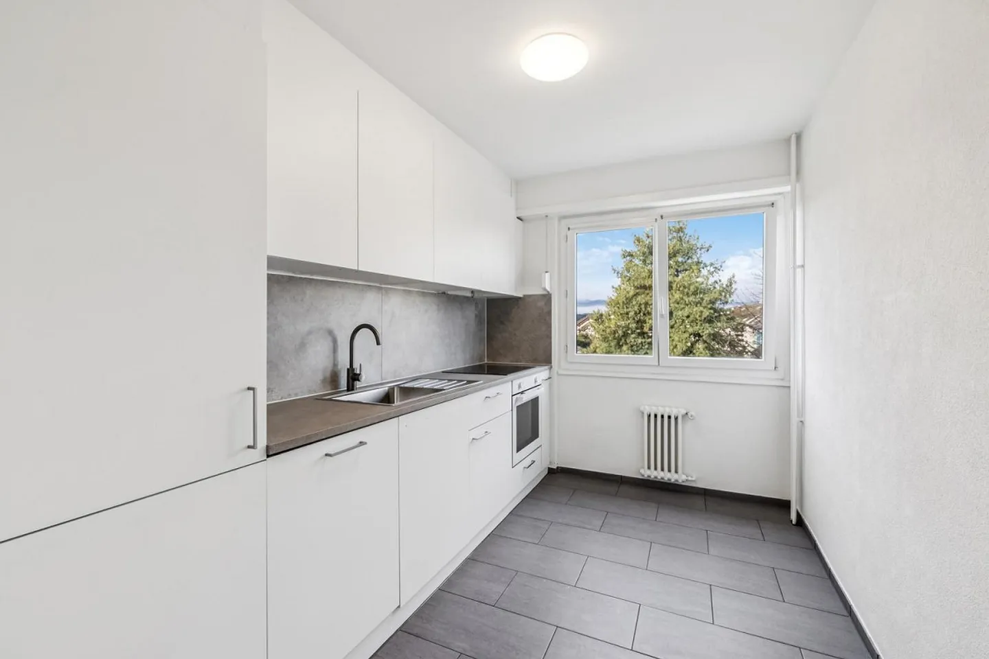 Magnificent 3.5-room apartment, fully refreshed, available immediately - Photo 3 of 10