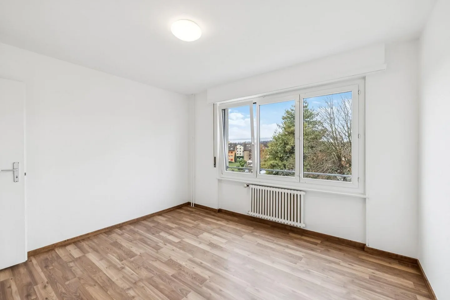 Magnificent 3.5-room apartment, fully refreshed, available immediately - Photo 4 of 10