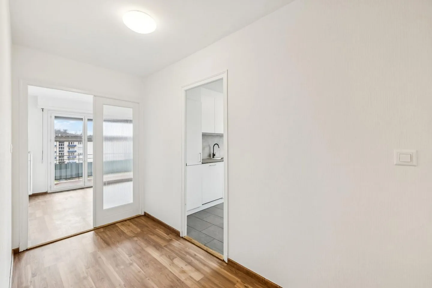 Magnificent 3.5-room apartment, fully refreshed, available immediately - Photo 8 of 10