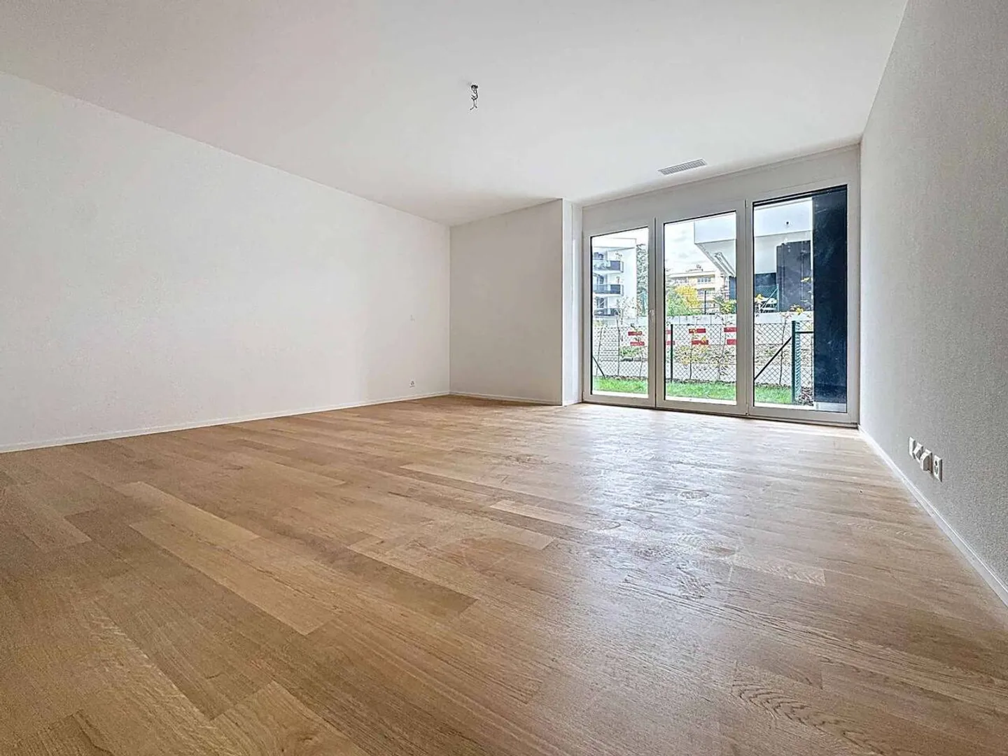 Neues Studio mit überdachter Terrasse und Garten - Foto 1 von 12