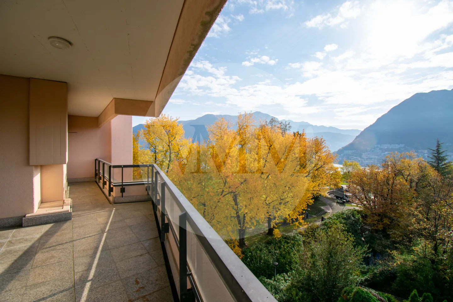 PENTHOUSE 3.5 ROOMS RENOVATED WITH FIREPLACE AND LAKE VIEW - Photo 4 of 19