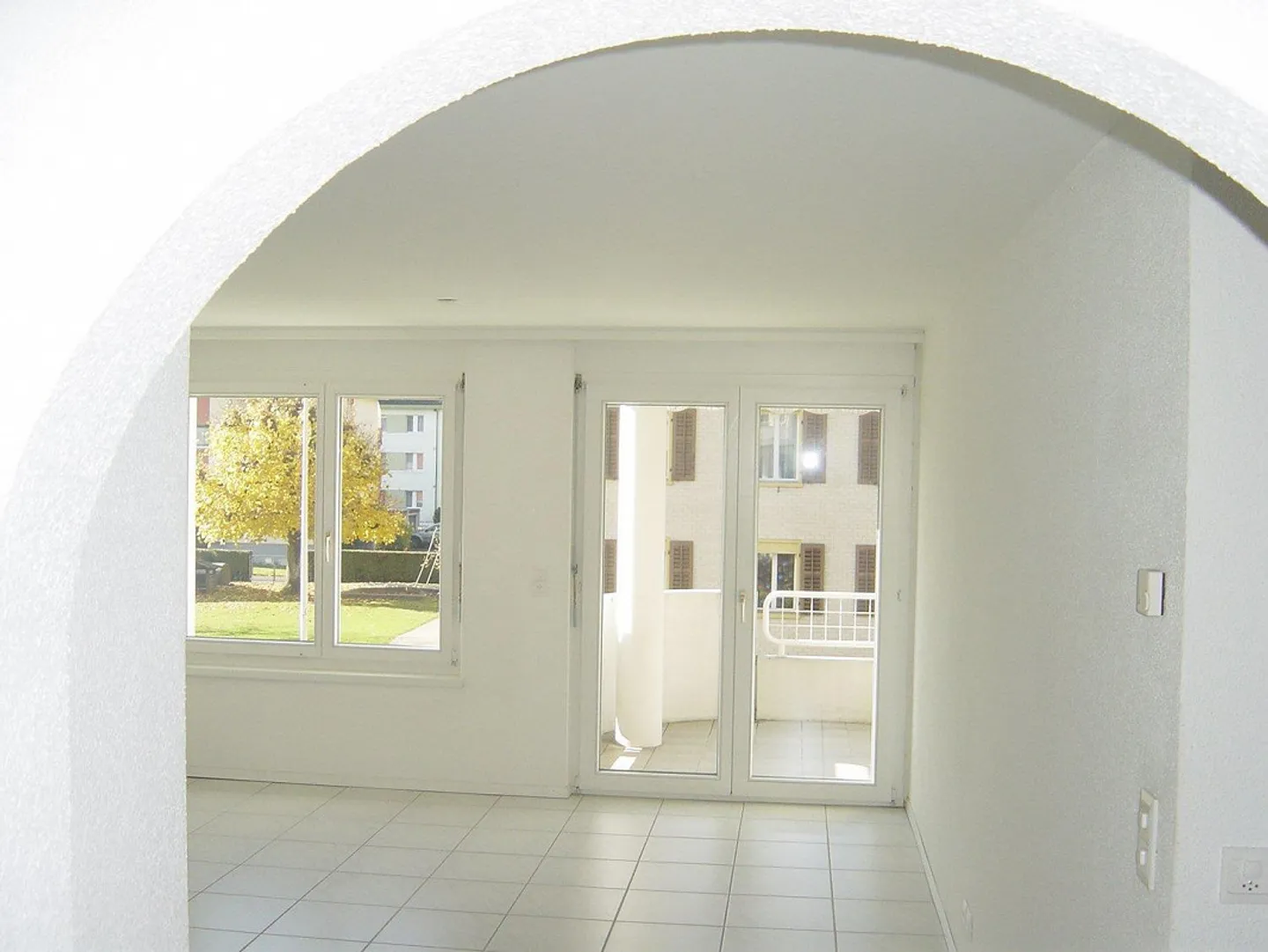 KOPIE - Sonnige 2.5-Zimmer-Wohnung mit Balkon in Reinach - Foto 2 von 13