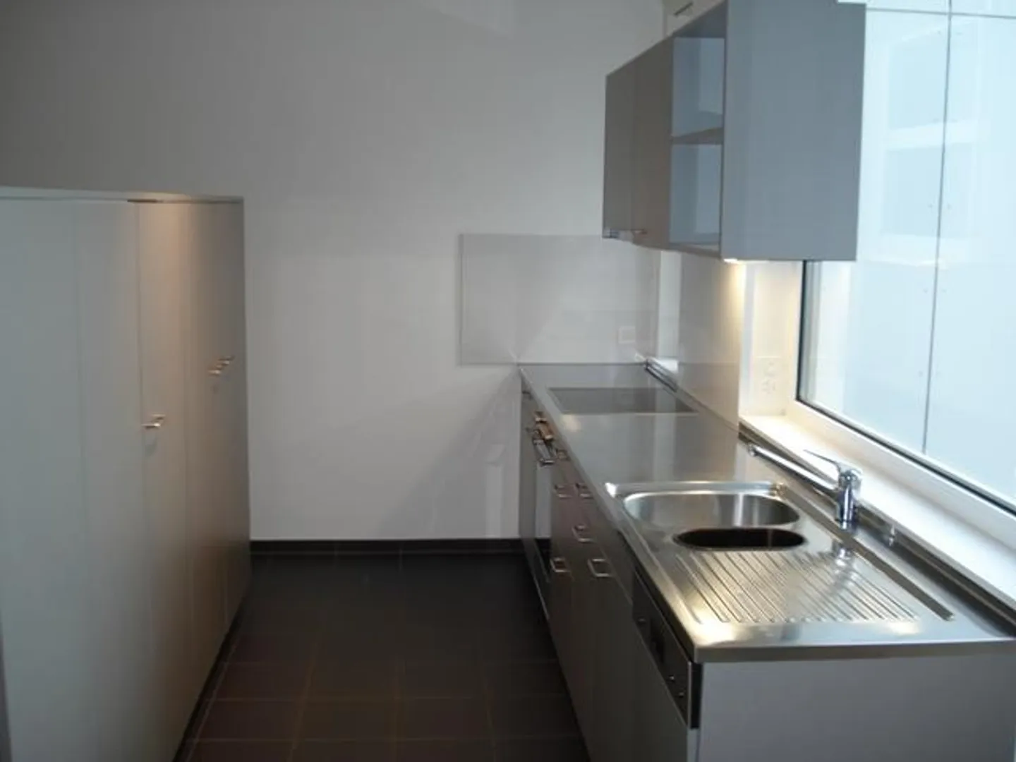 Ampio appartamento di 2,5 stanze a Zurigo-Seebach - Foto 2 di 7