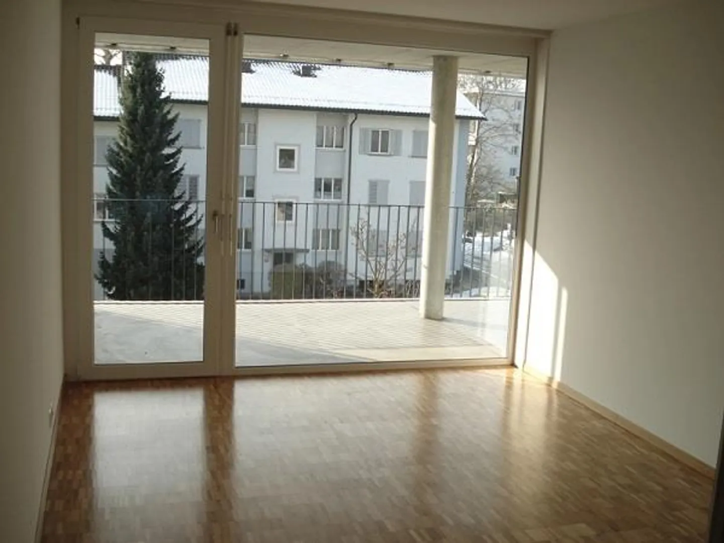 Ampio appartamento di 2,5 stanze a Zurigo-Seebach - Foto 5 di 7
