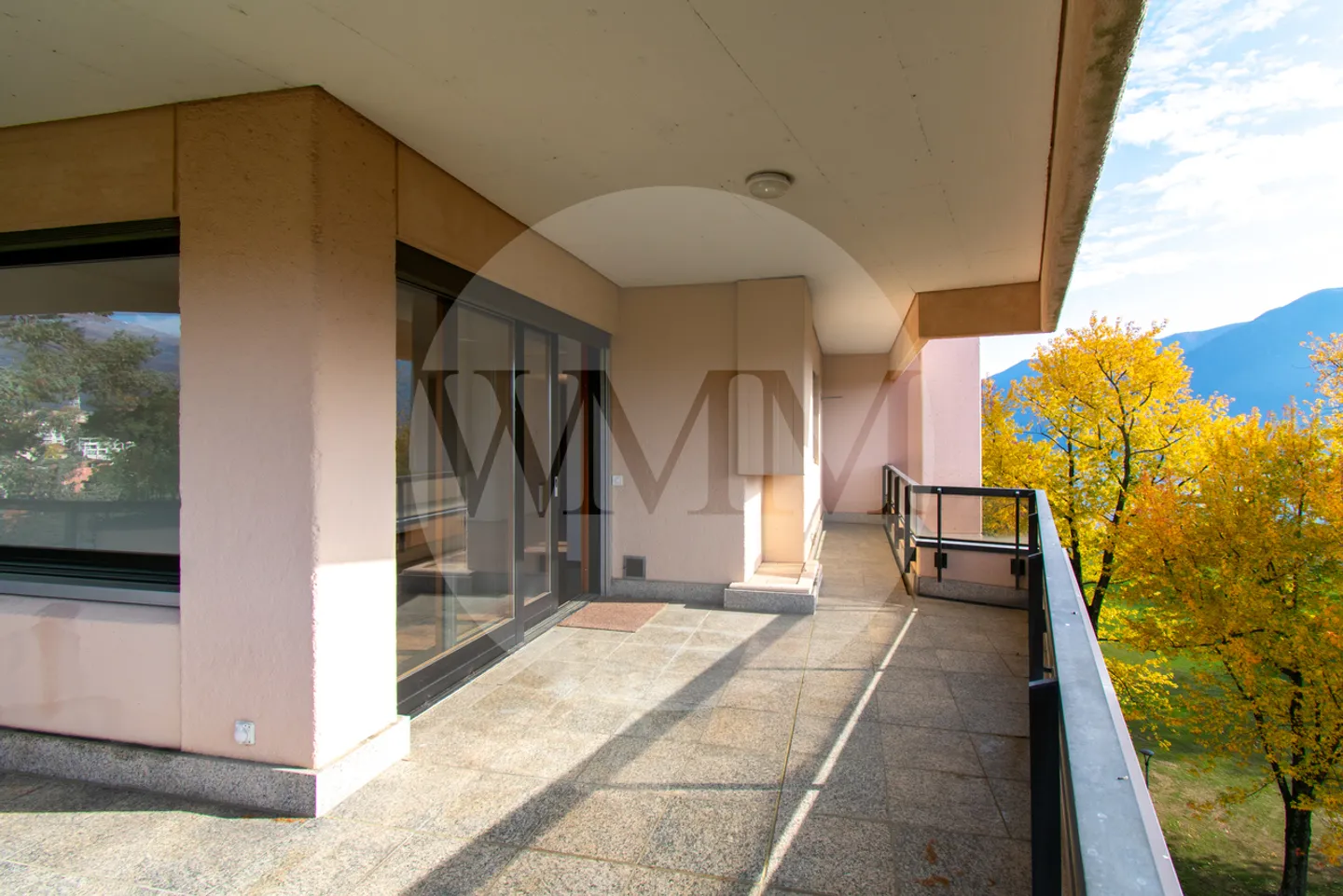 PENTHOUSE 3.5 ROOMS RENOVATED WITH FIREPLACE AND LAKE VIEW - Photo 6 of 19