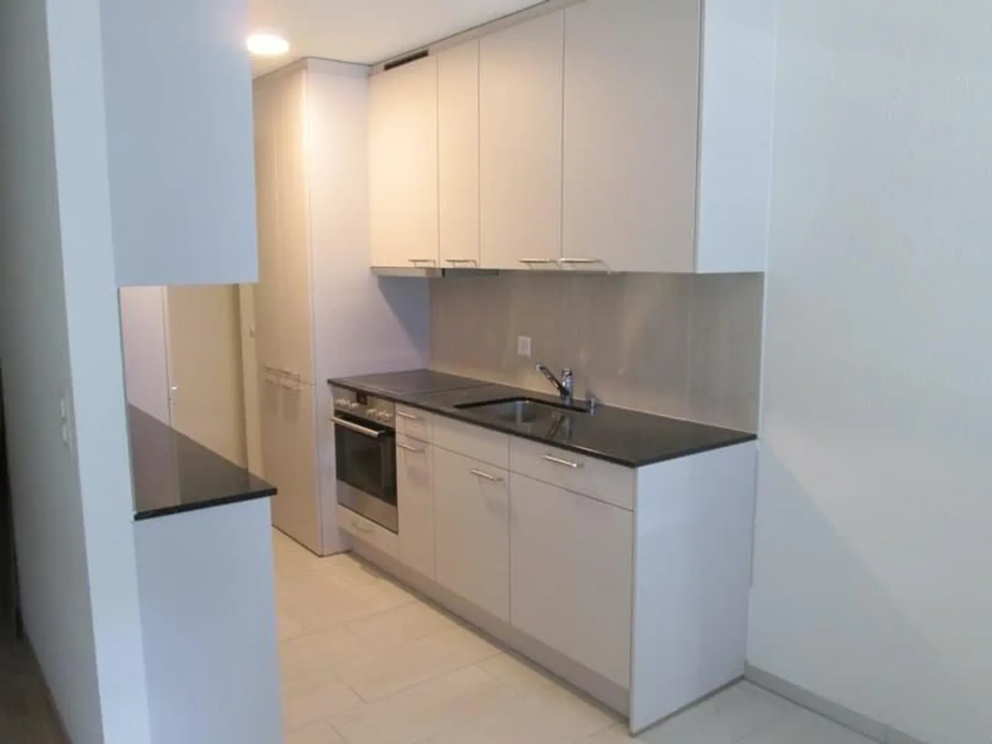 Appartement lumineux de 4,5 pièces à Kleefeld-Ouest - Photo 3 sur 8