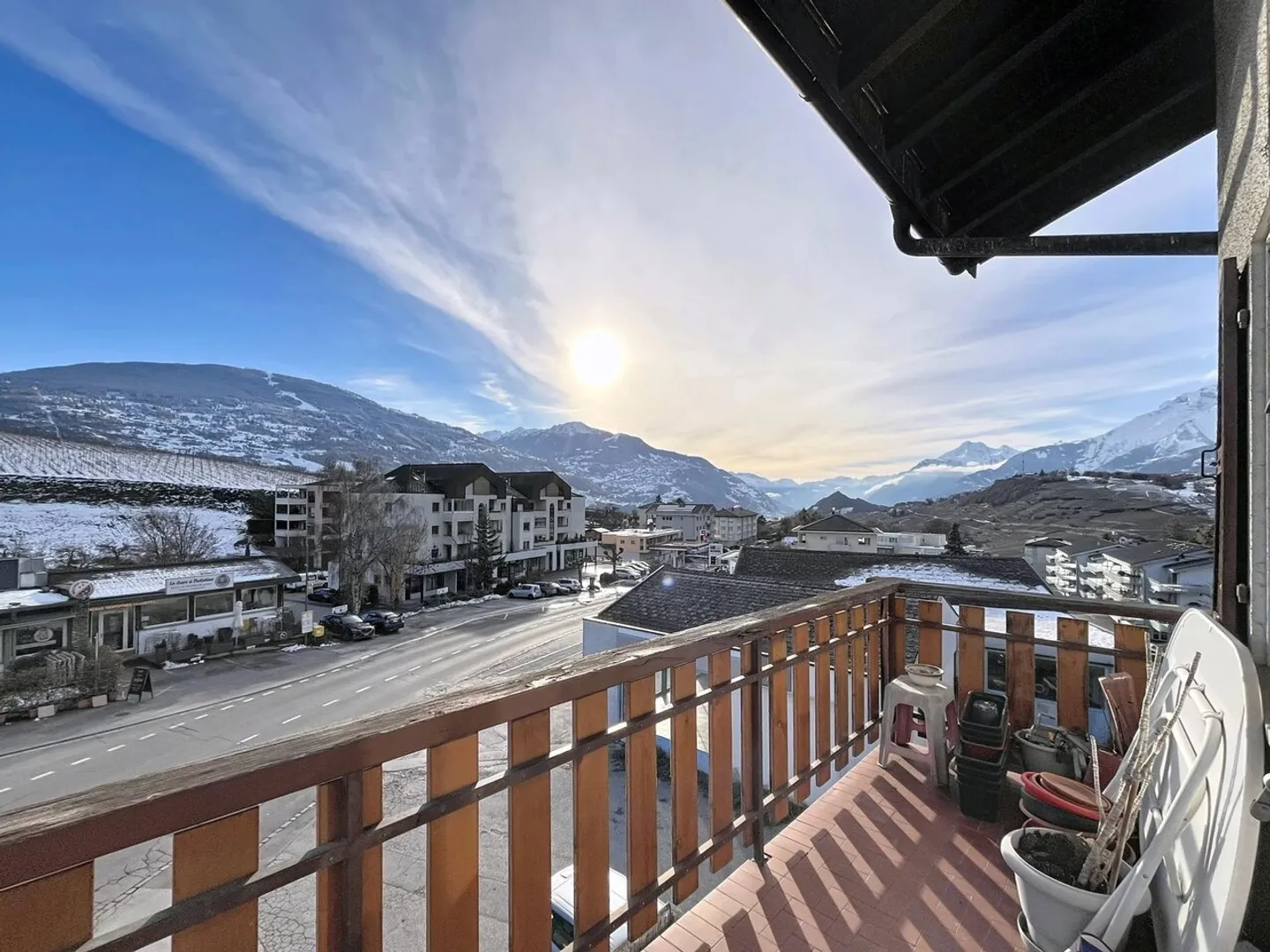 Mixed-use building - Photo 11 of 13