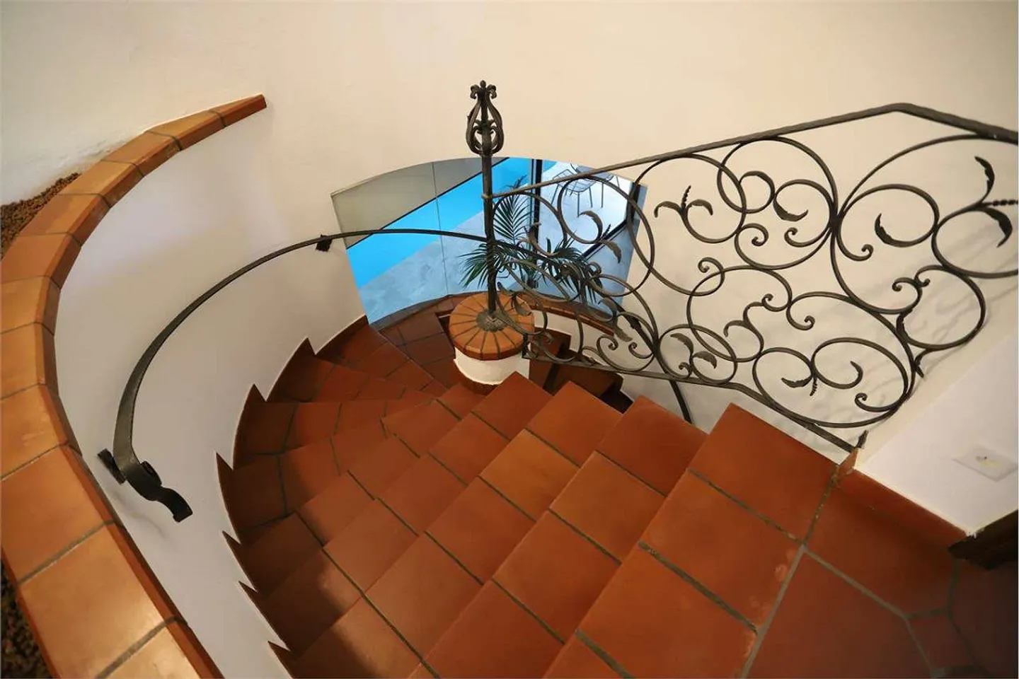 Villa with indoor pool in Vezia - Photo 7 of 13