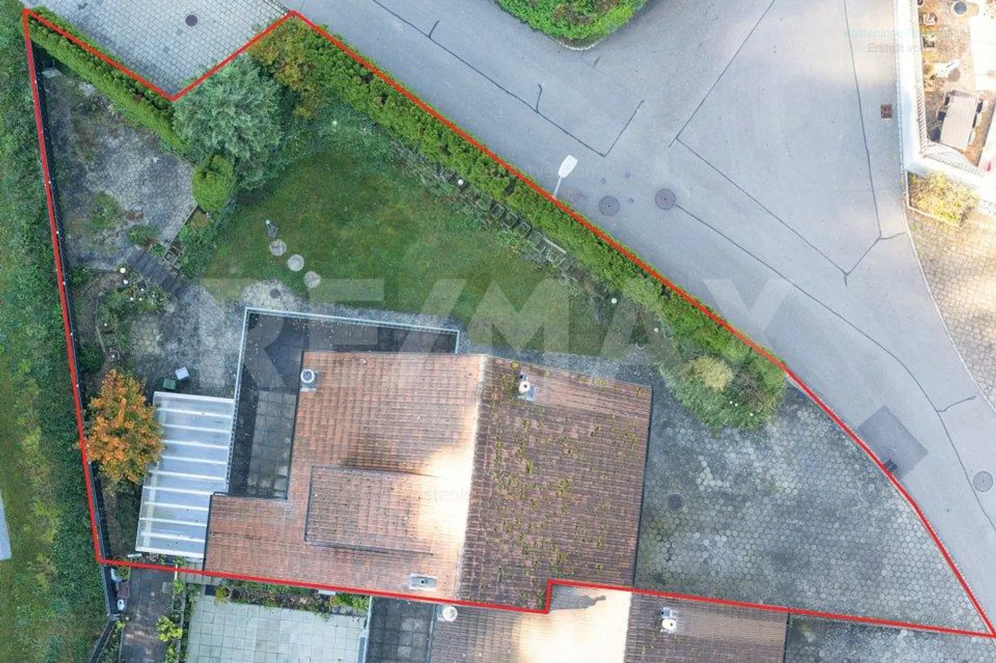 Reihenhaus mit 6,5 Zimmern - Foto 2 von 13