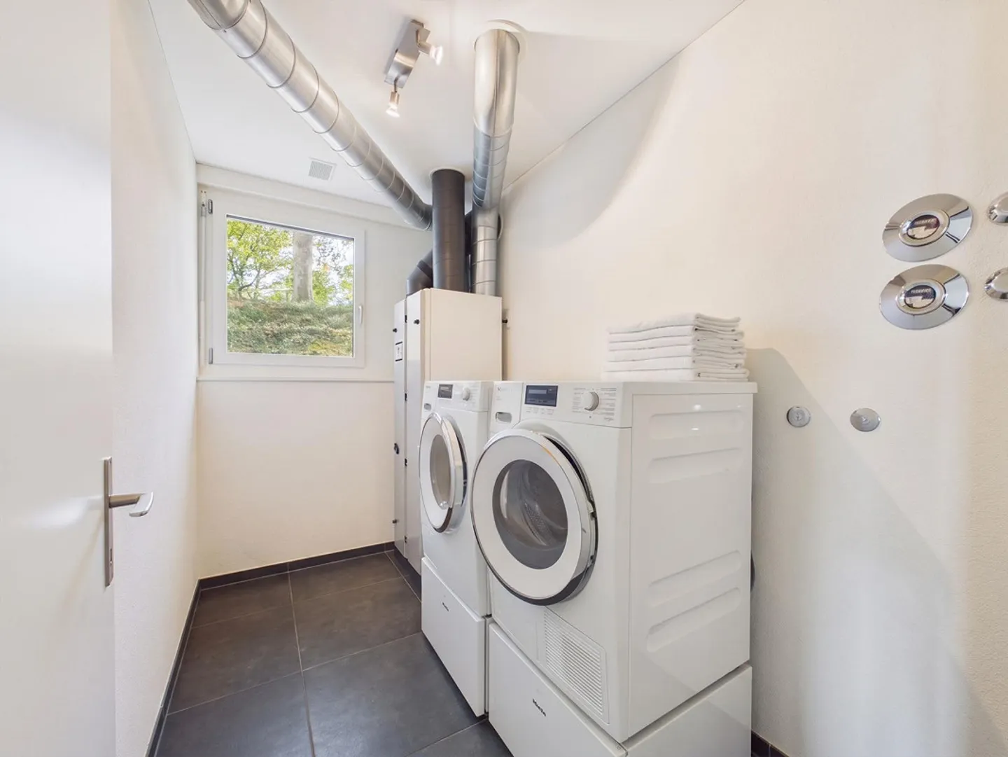 Modernes 5.5-Zimmer-Apartment - Foto 13 von 14