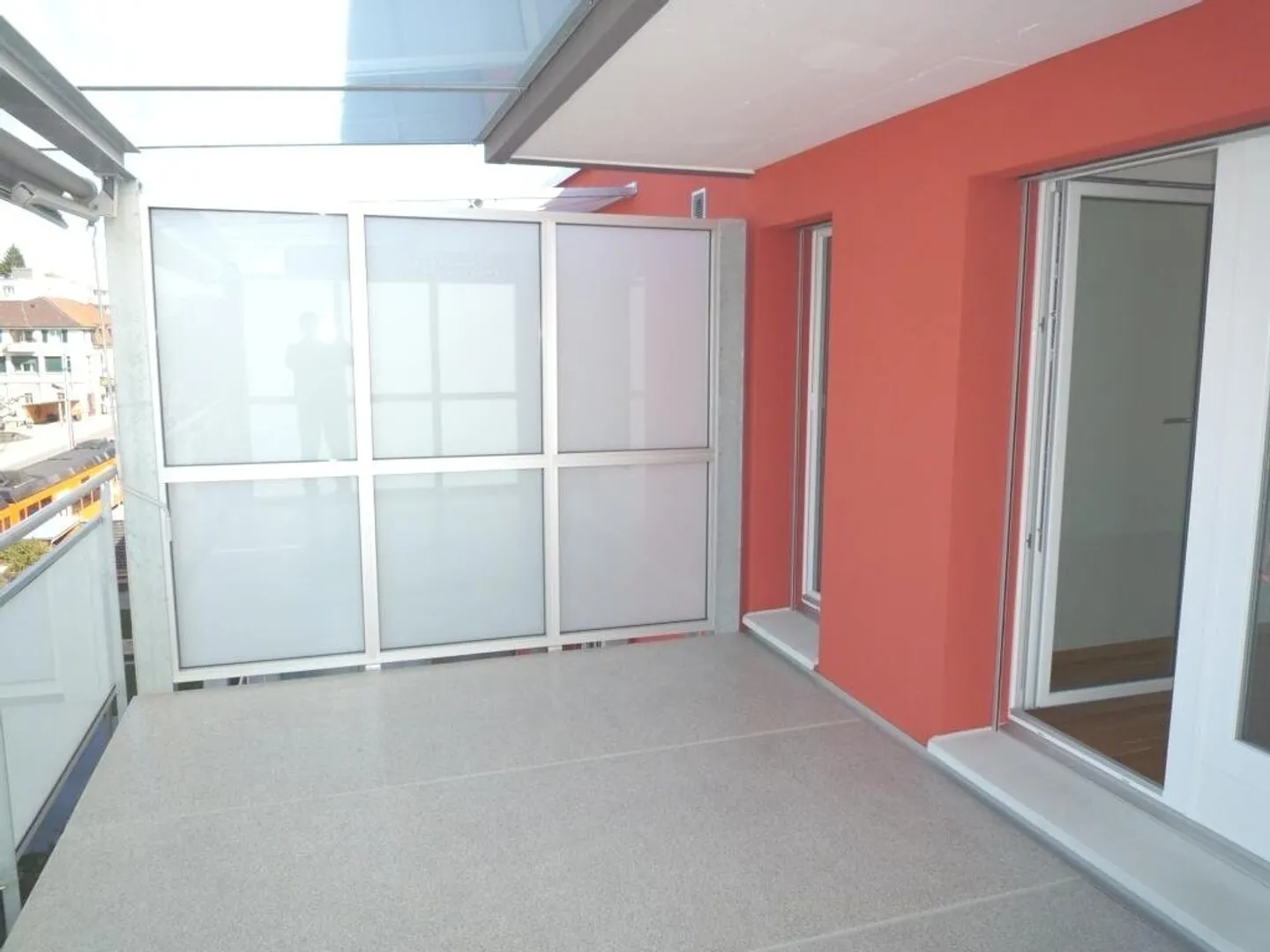 Modernes Studio mit sonnigem Balkon - Foto 6 von 8