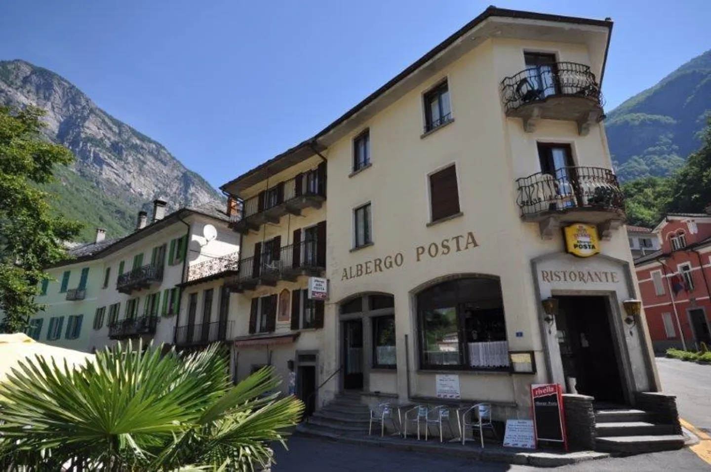 Hotel storico con 18 camere, ristorante e bar, giardino e grande... - Foto 1 di 11