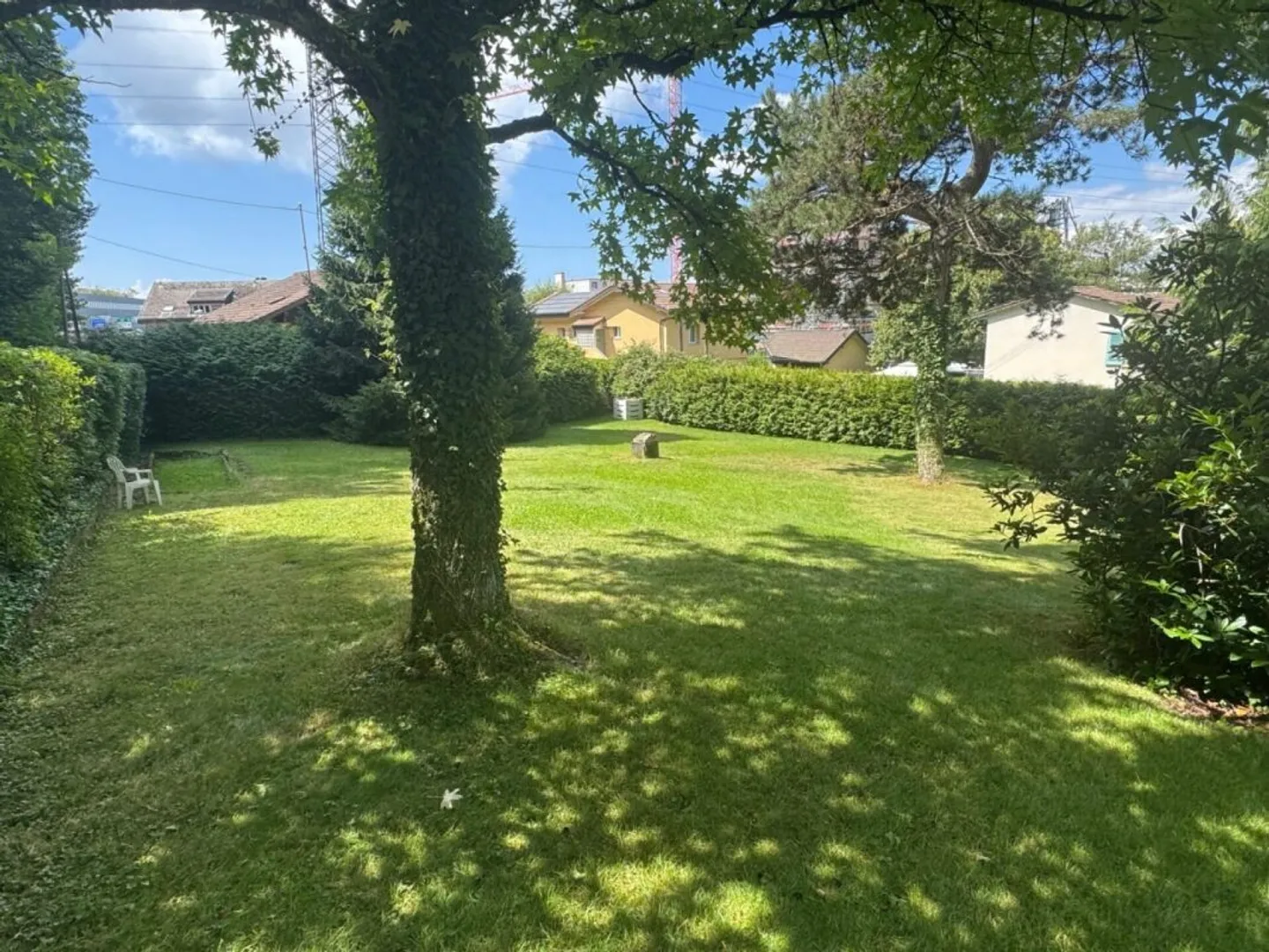 Magnifico terreno edificabile di 1800 m2 con villa individuale - Foto 5 di 6