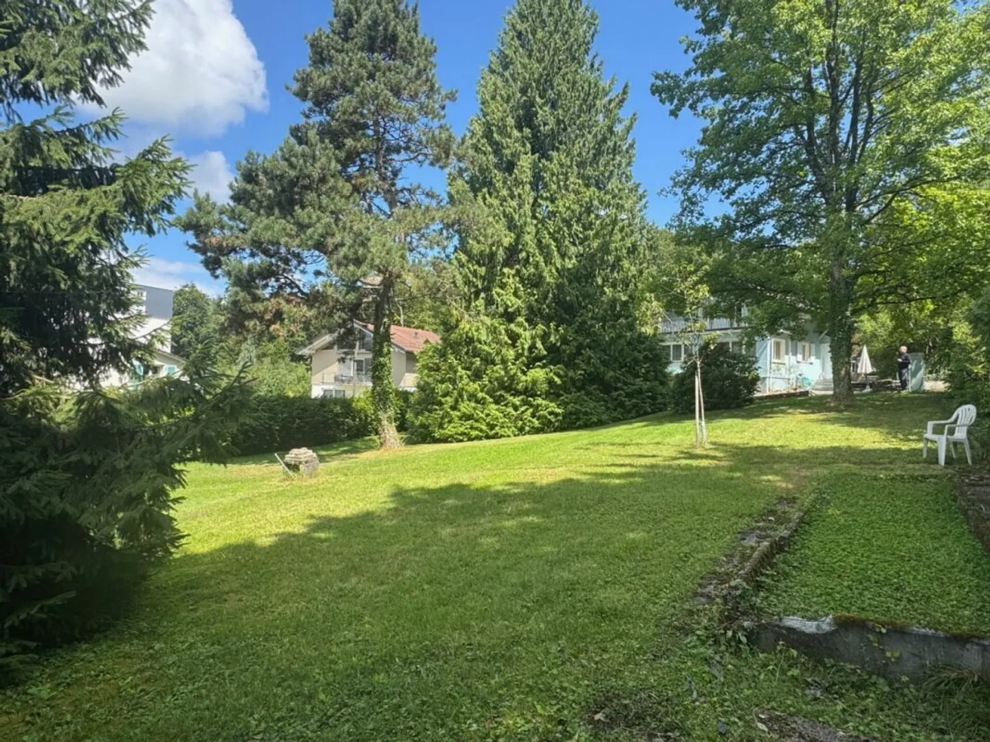 Magnifico terreno edificabile di 1800 m2 con villa individuale - Foto 6 di 6