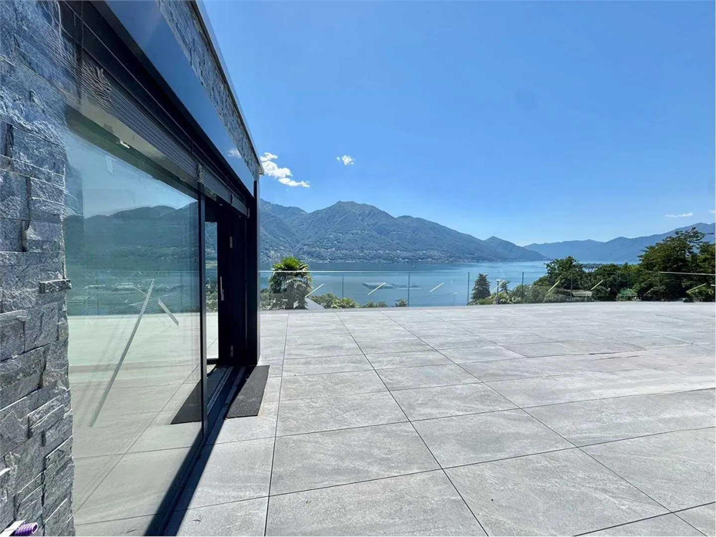 Penthouse de luxe 5.5 NEUF à Minusio avec vue sur le lac - Photo 1 sur 13