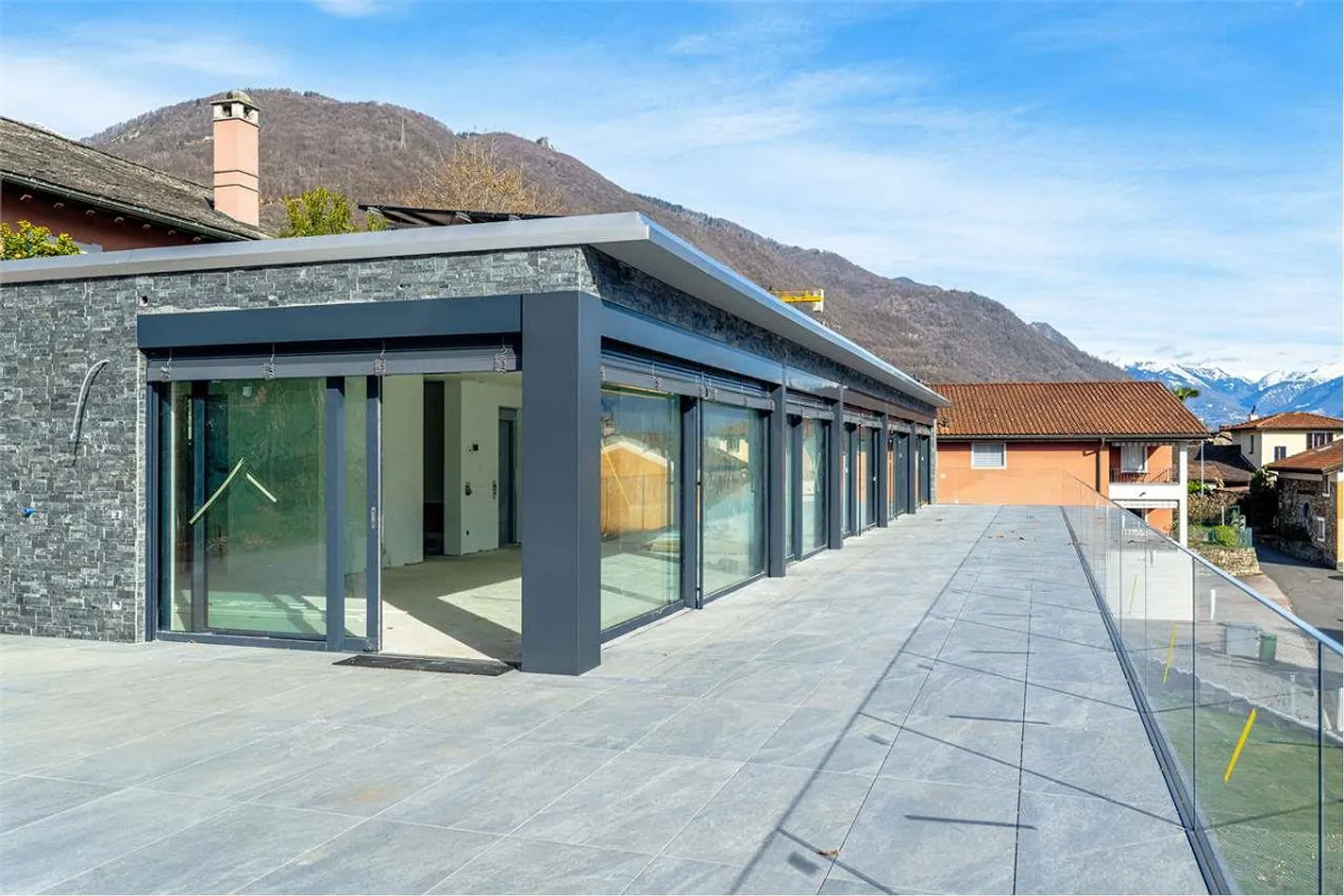 Penthouse de luxe 5.5 NEUF à Minusio avec vue sur le lac - Photo 8 sur 13