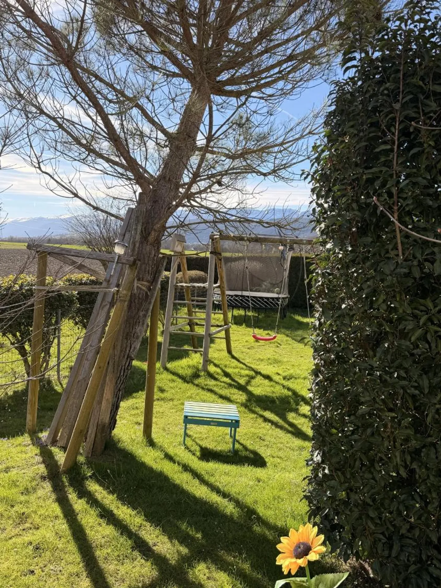 6-room house - Photo 1 of 9