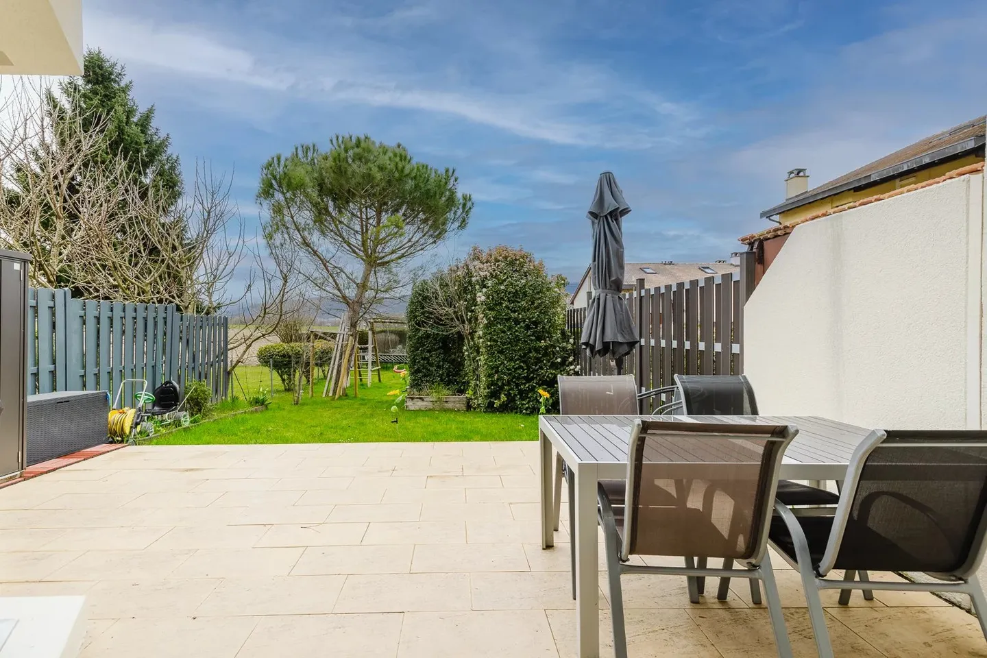 6-room house - Photo 3 of 9