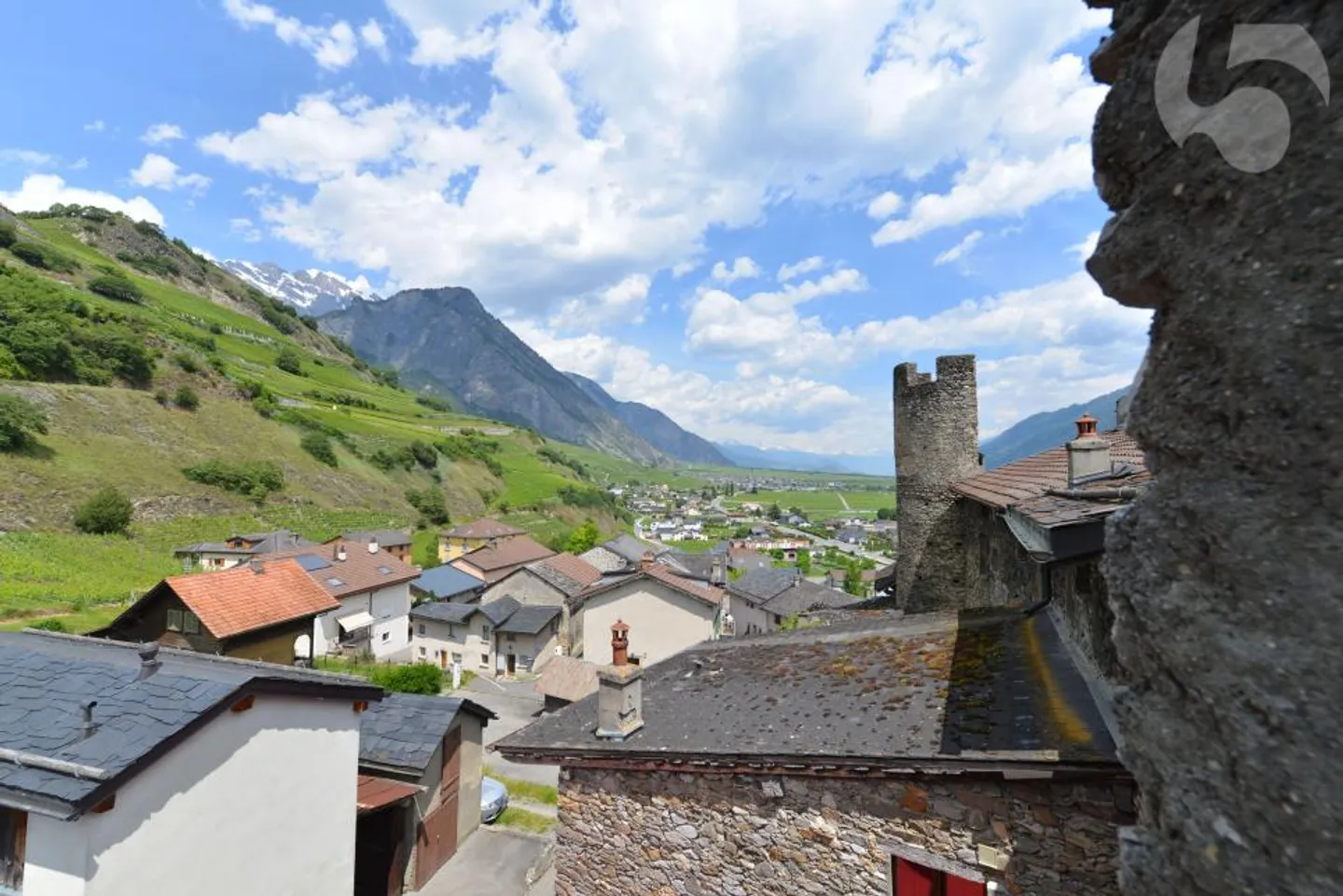 Attico ad alto potenziale con rara torre nel cuore del villaggio di Saillon - Foto 1 di 7