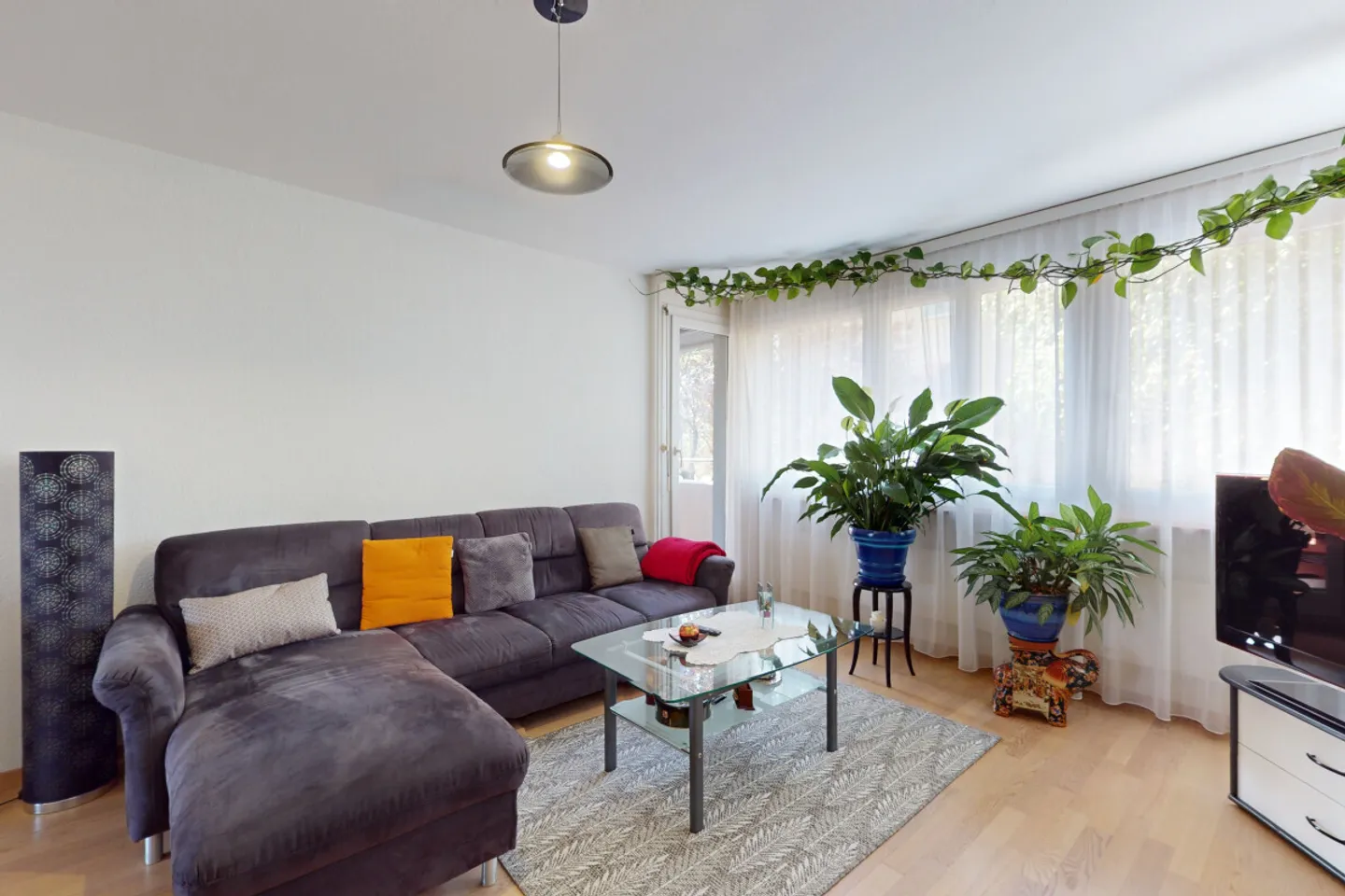 Appartamento di 4,5 locali con 2 balconi completamente ristrutturato! - Foto 3 di 12