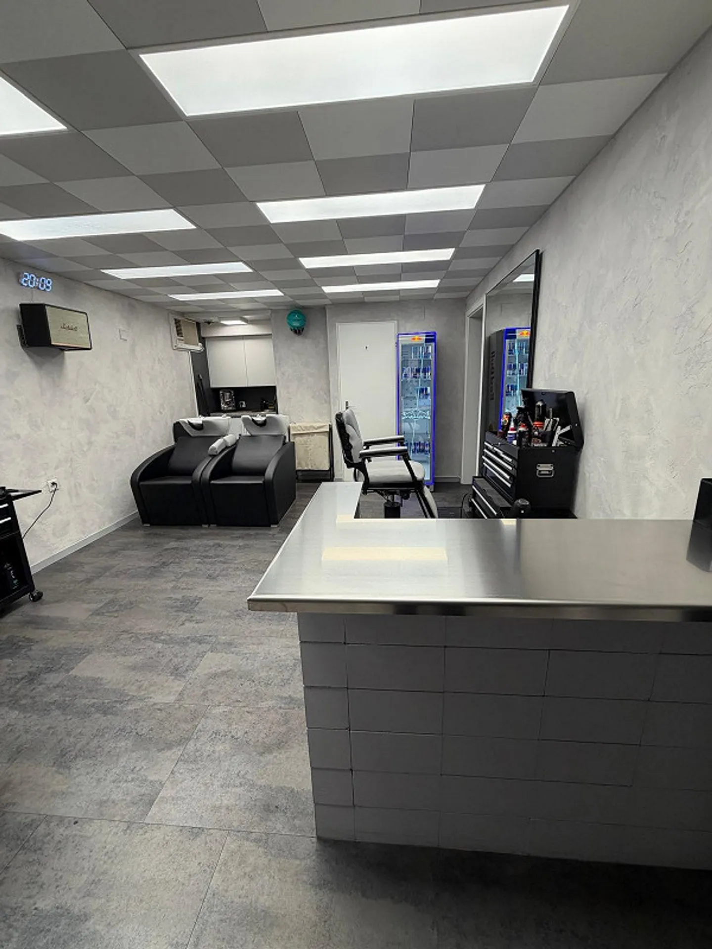 Looking for a new tenant for a hair salon of about 40m2, distributed over two rooms - Photo 3 of 7