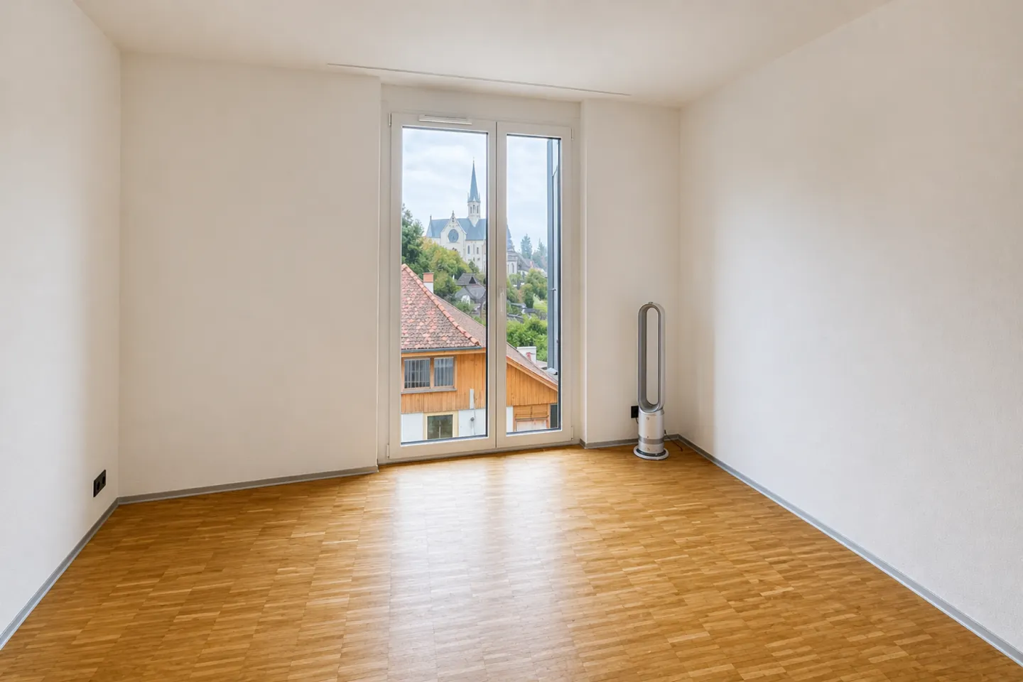 4,5-Zimmer-Wohnung im 4. Stock - Foto 3 von 6
