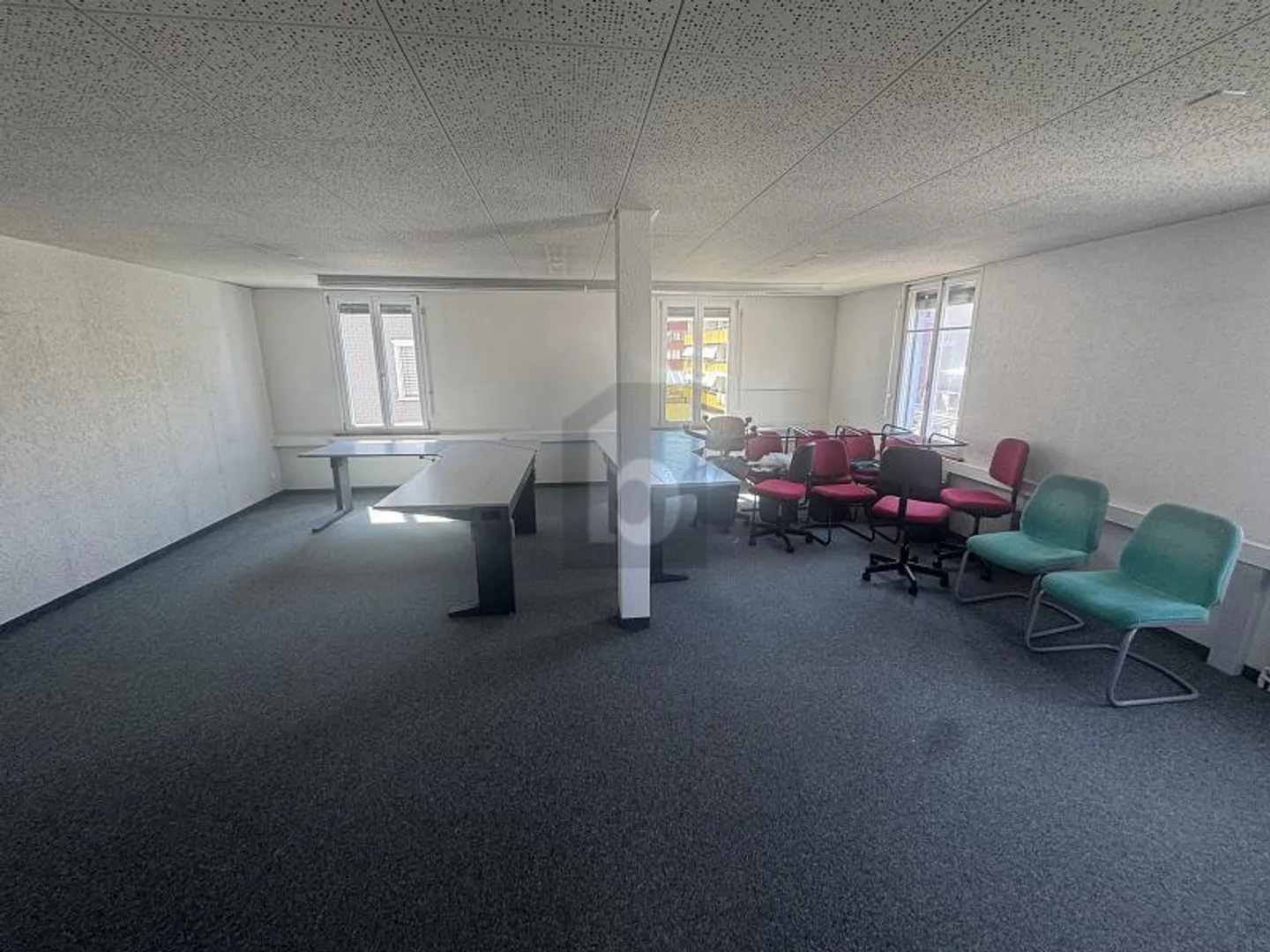ESPACE DE TRAVAIL DANS UN EMPLACEMENT CENTRAL - Photo 1 sur 5