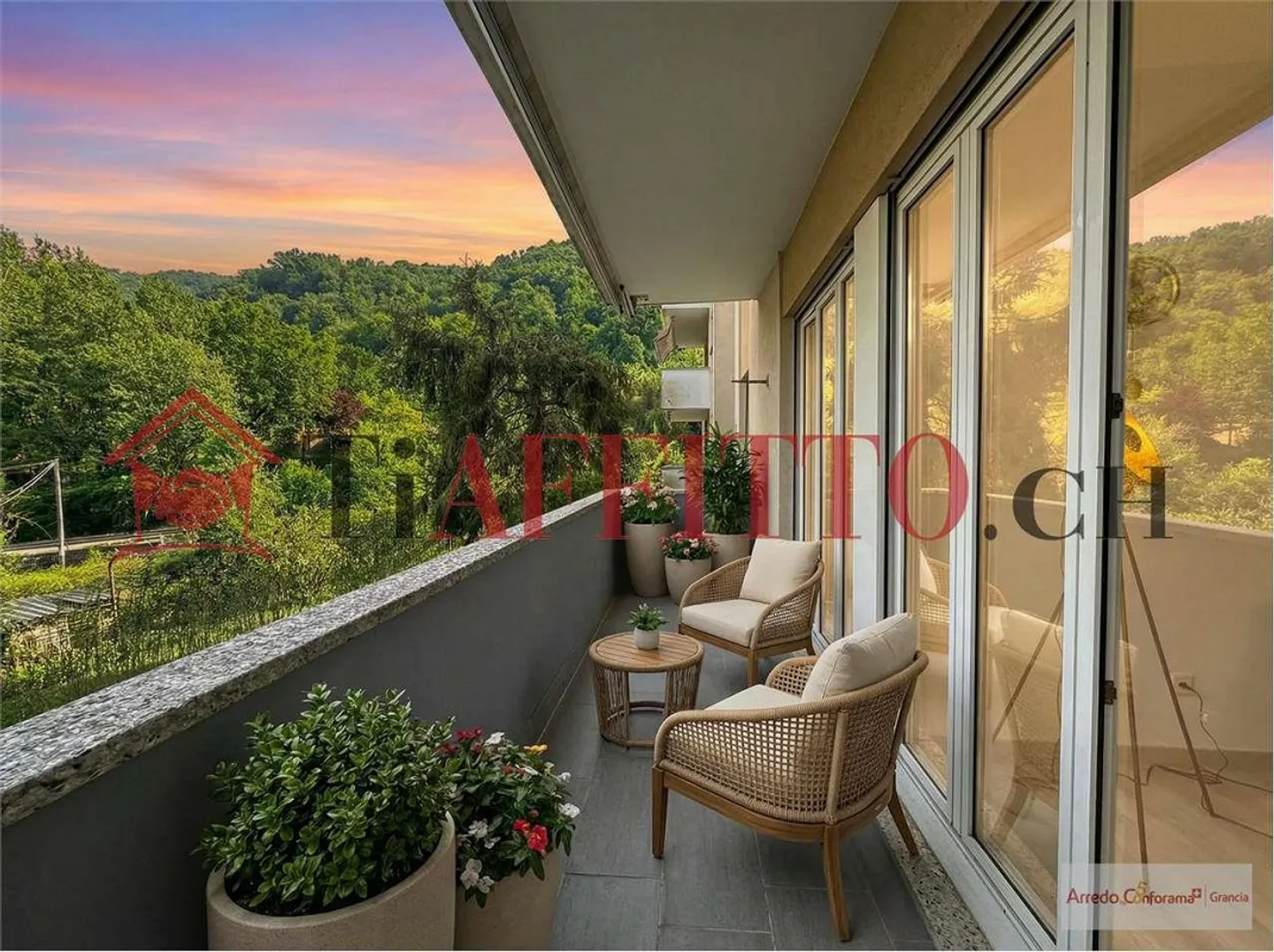 Modern 2.5-room apartment with balcony in Chiasso City - Photo 2 of 8