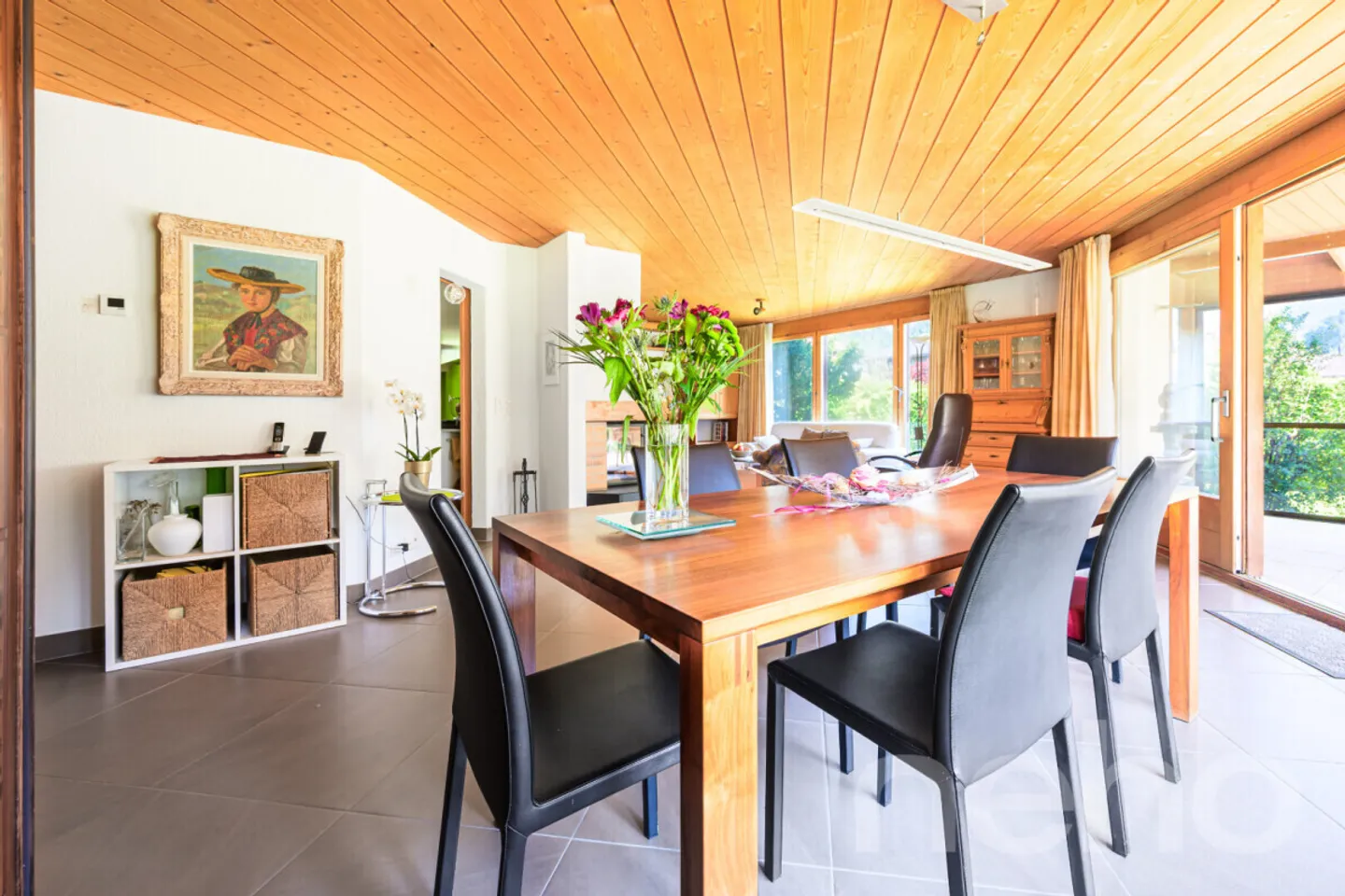 Maison individuelle spacieuse avec pratique intégrée - Photo 4 sur 13