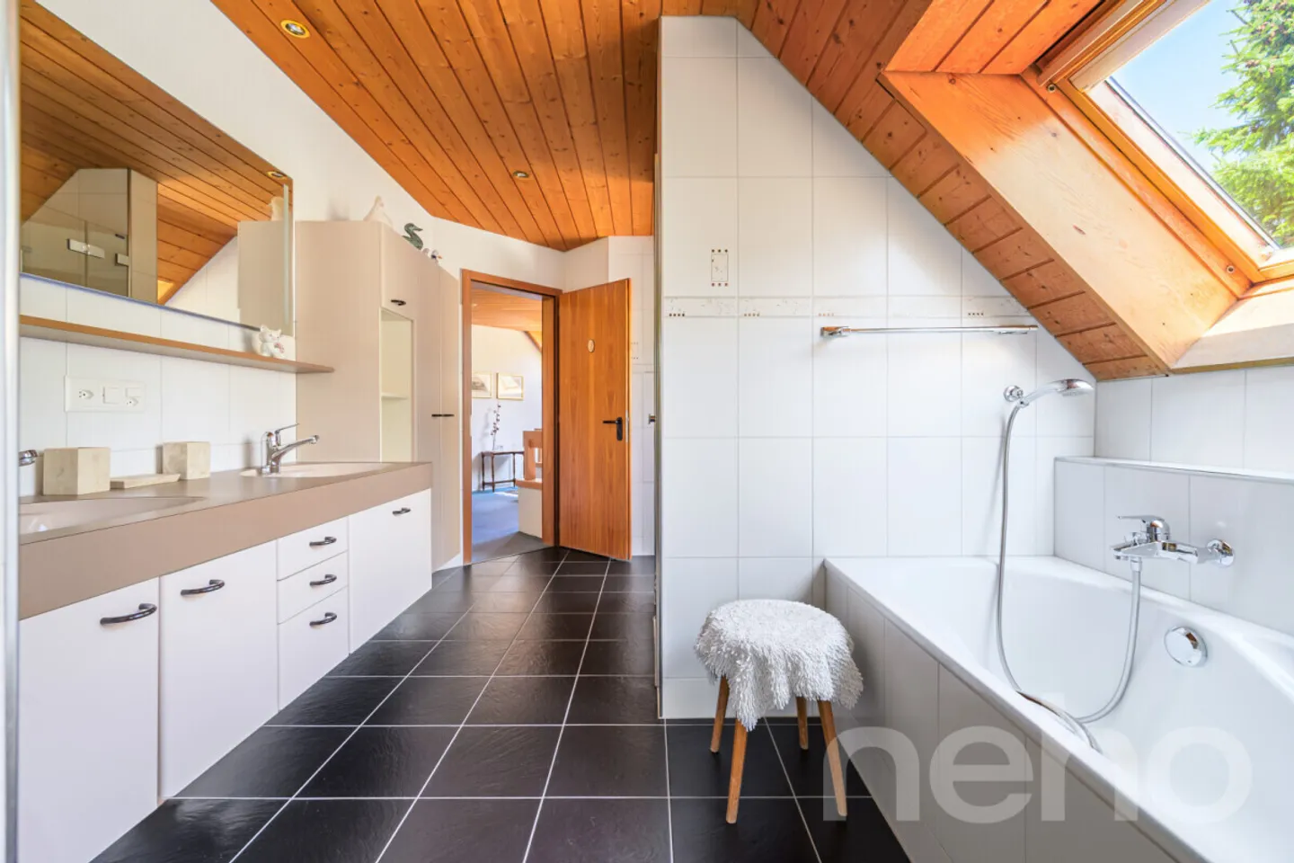 Maison individuelle spacieuse avec pratique intégrée - Photo 9 sur 13