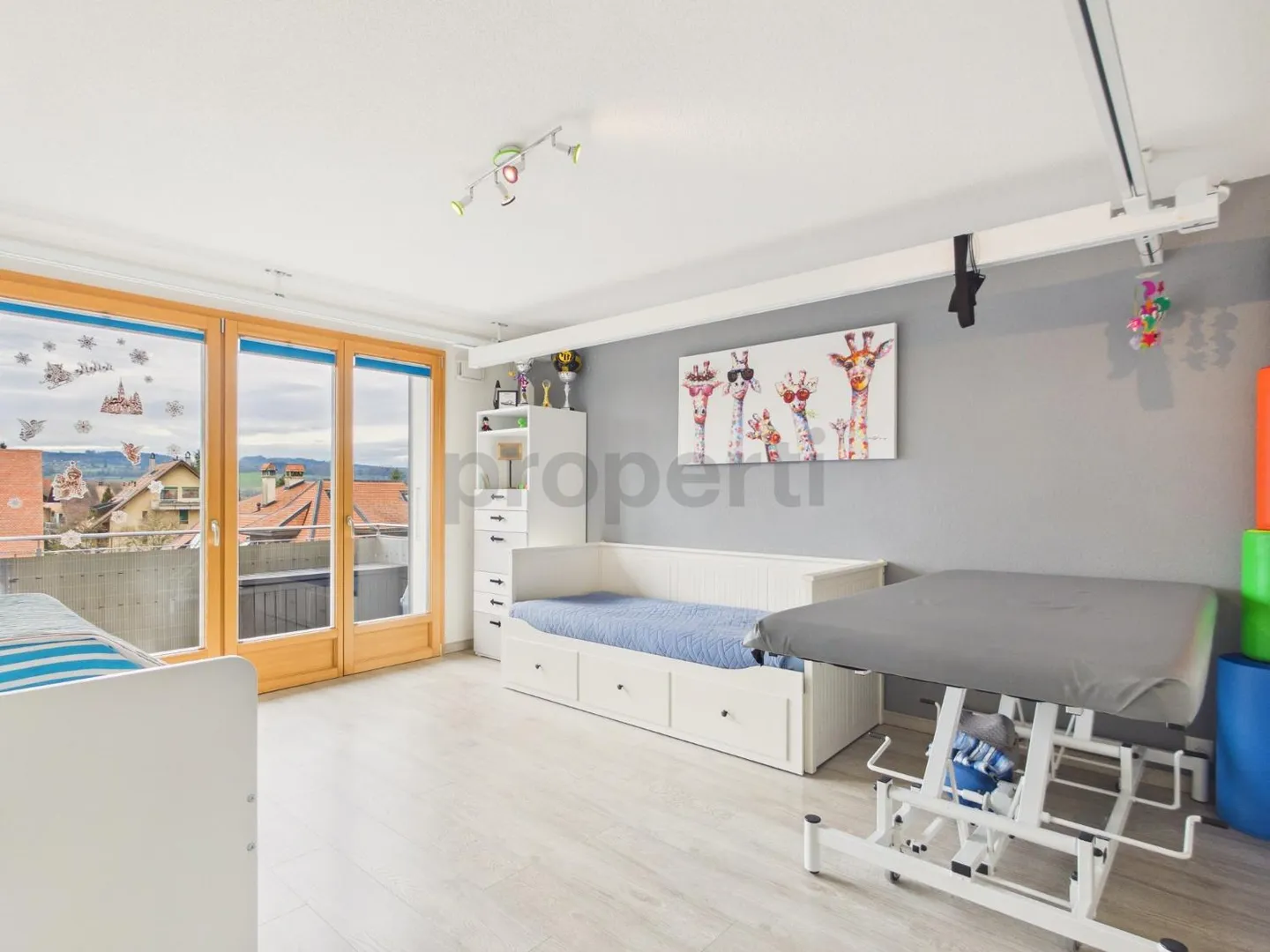 Spacious 4.5 room family apartment with balconies and 2 indoor parking spaces - Photo 4 of 8