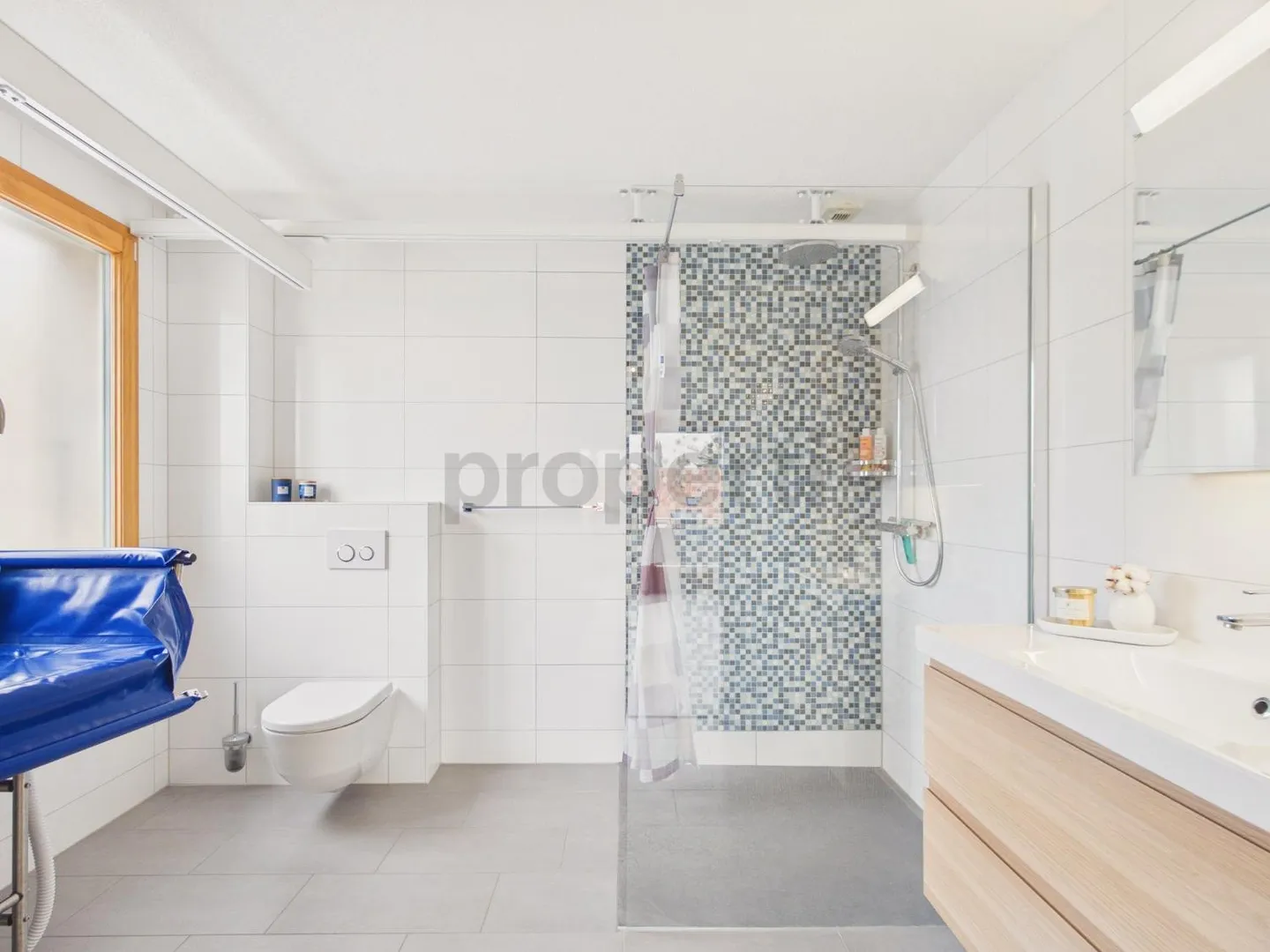 Spacious 4.5 room family apartment with balconies and 2 indoor parking spaces - Photo 6 of 8