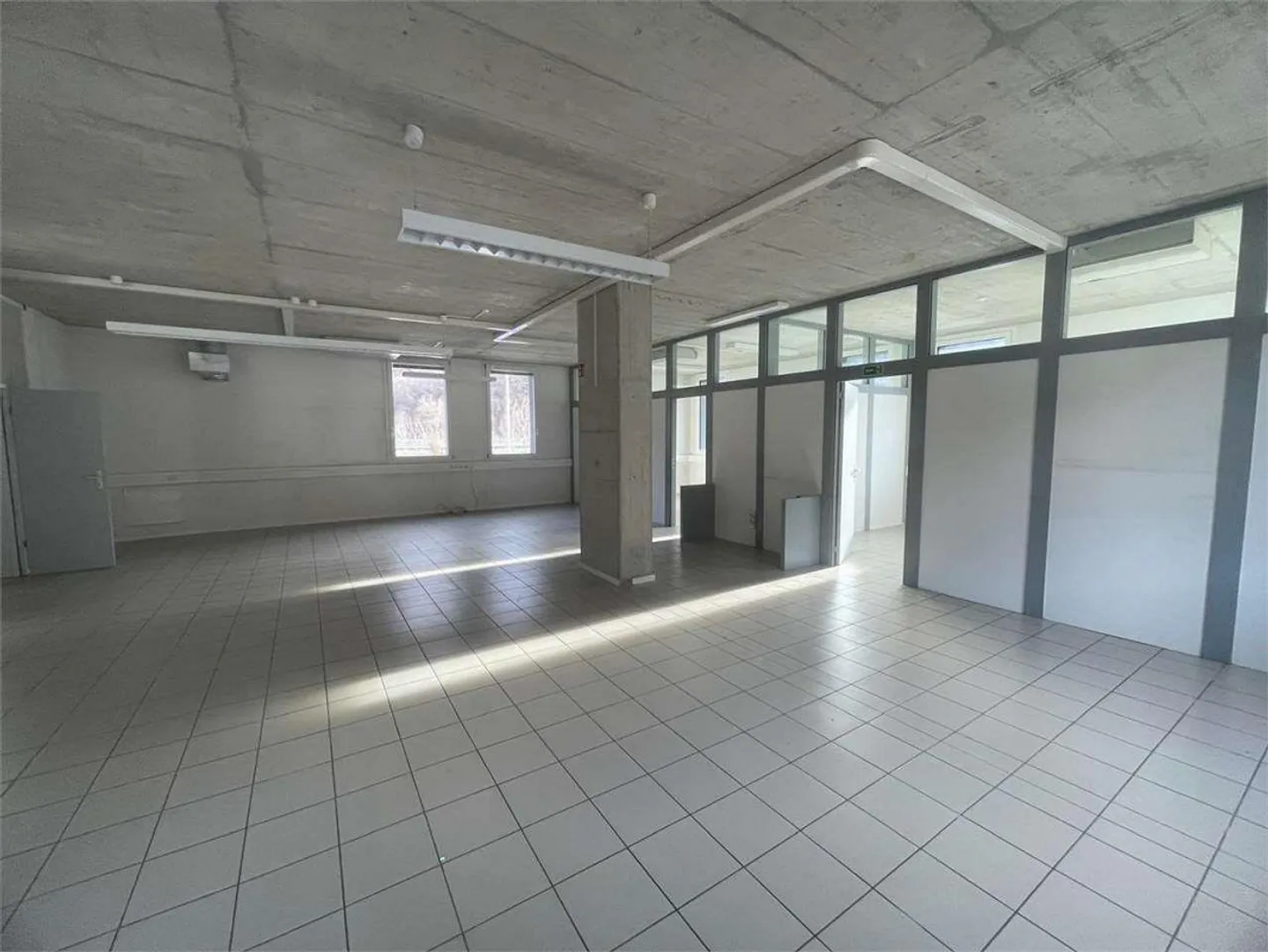 Gewerbe-/Bürofläche zu vermieten - Mezzovico - Foto 3 von 7