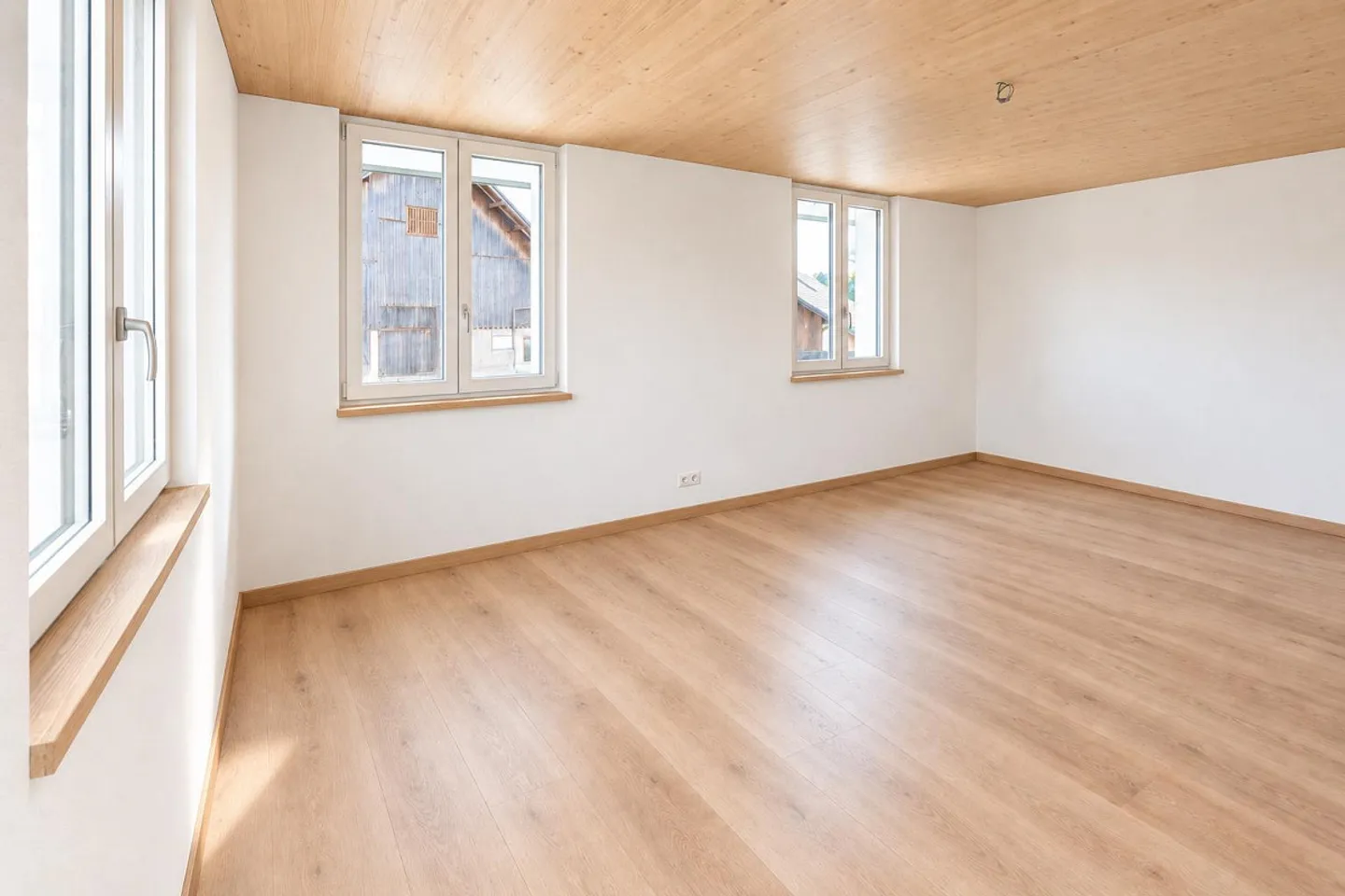 Modernes Familienhaus mit Garten - Foto 6 von 13