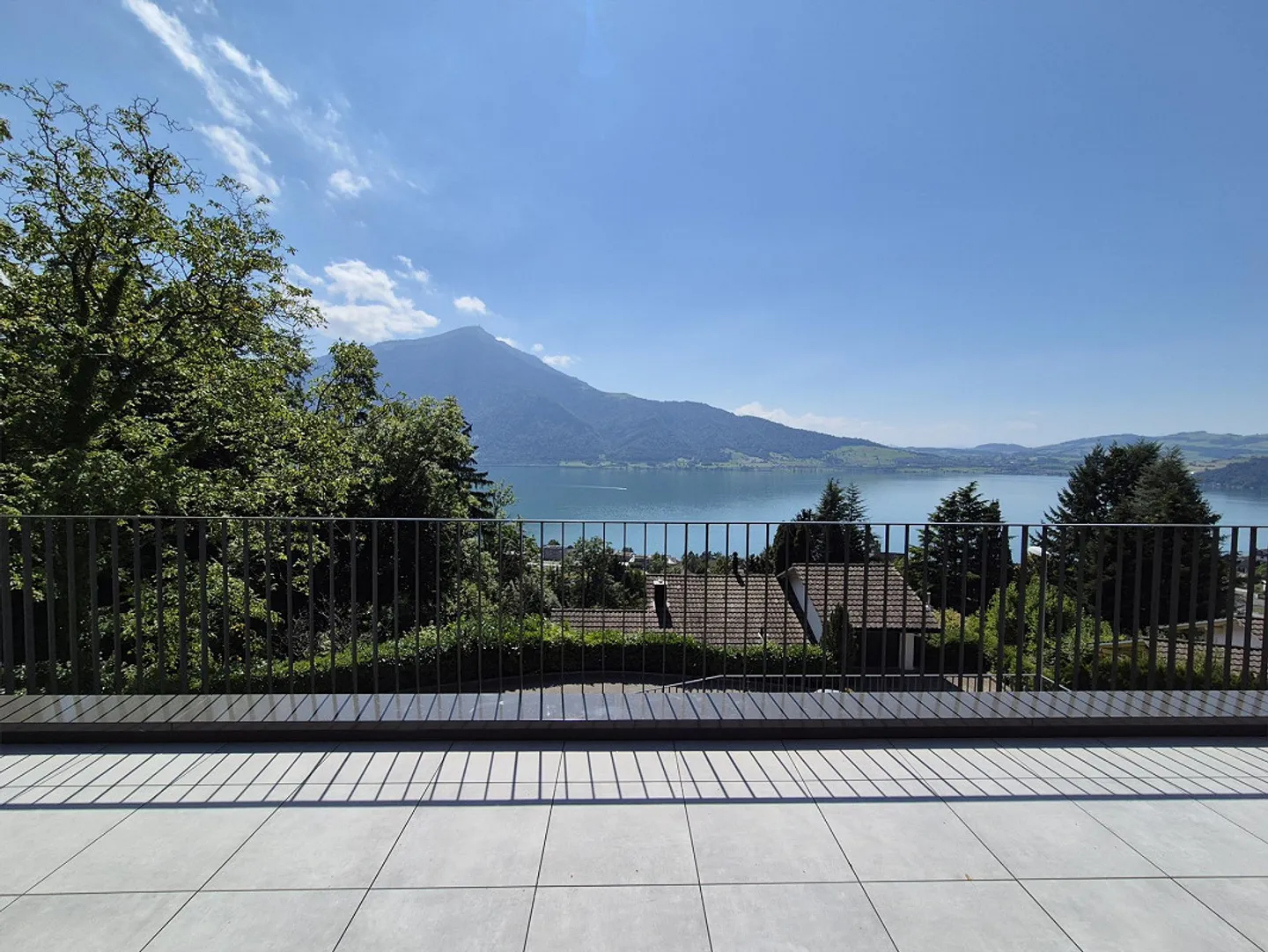 Modern 4.5-Room New-Build Apartment with Lake View & Direct Lift Access - Photo 4 of 5