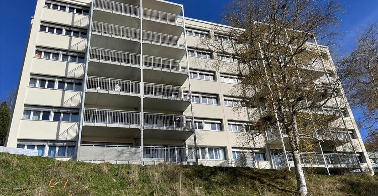 Charming 3.5-room apartment with balcony in Locle - Photo 9 of 9