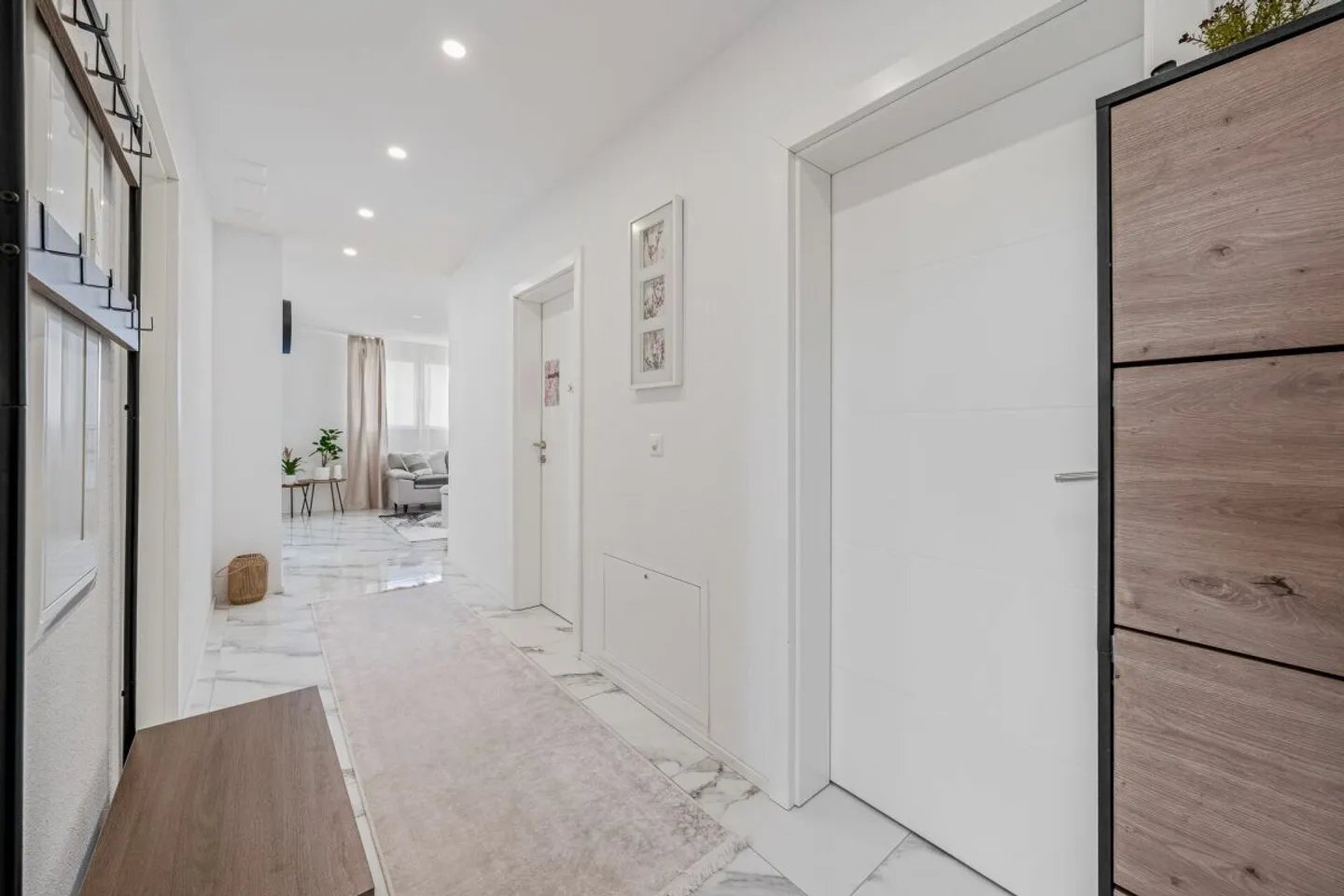 Maison multifamiliale entièrement rénovée avec un potentiel de rendement attrayant - Photo 3 sur 13