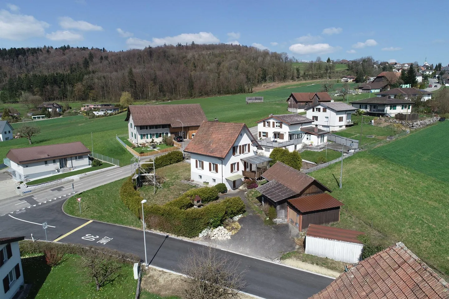Maison individuelle avec bonne substance - aménagement entièrement à votre goût - Photo 1 sur 7