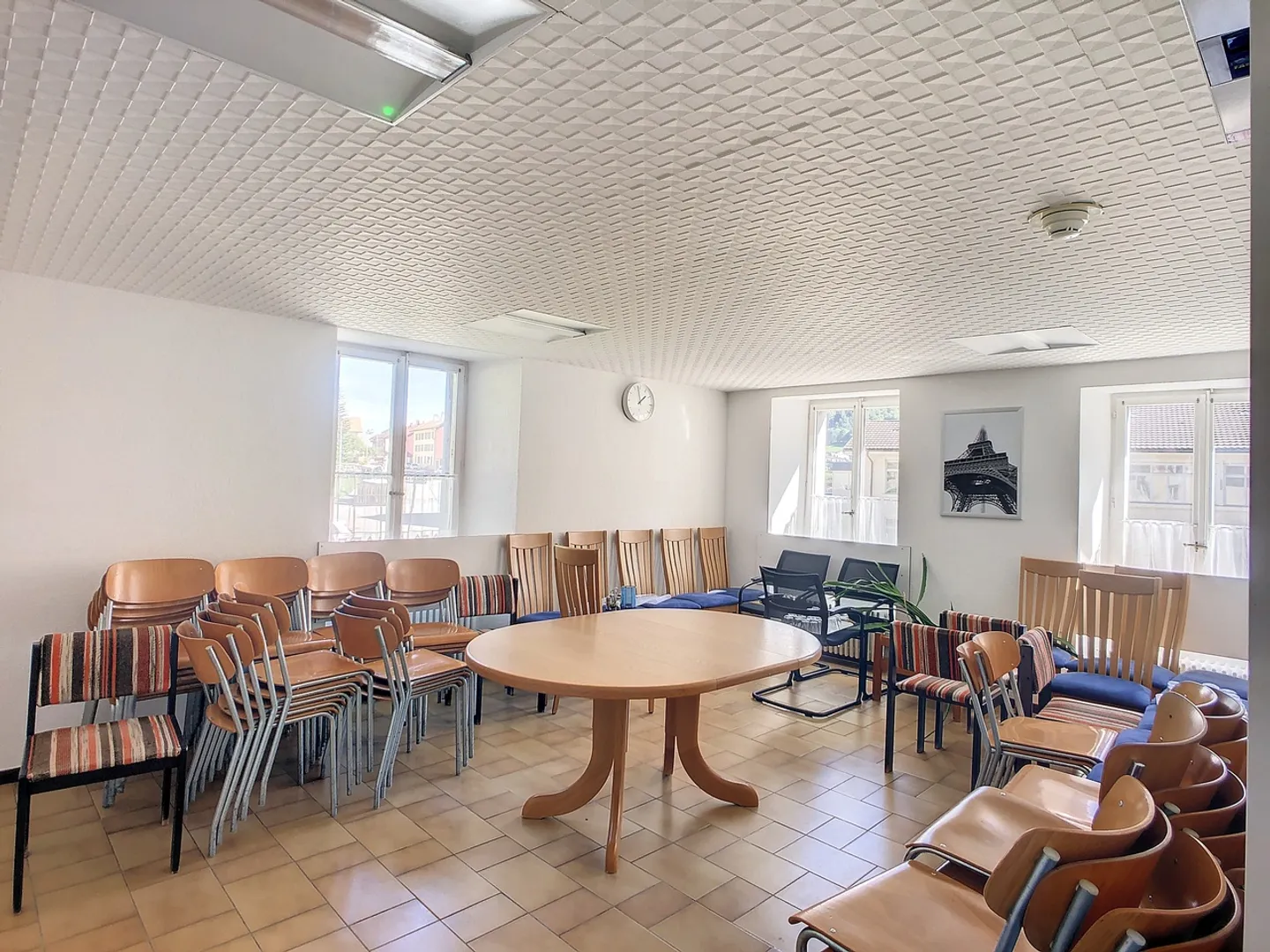 Mischgebäude von 3779 m3, mit Büros, Lager, Wohnraum und Garagen - Foto 7 von 17