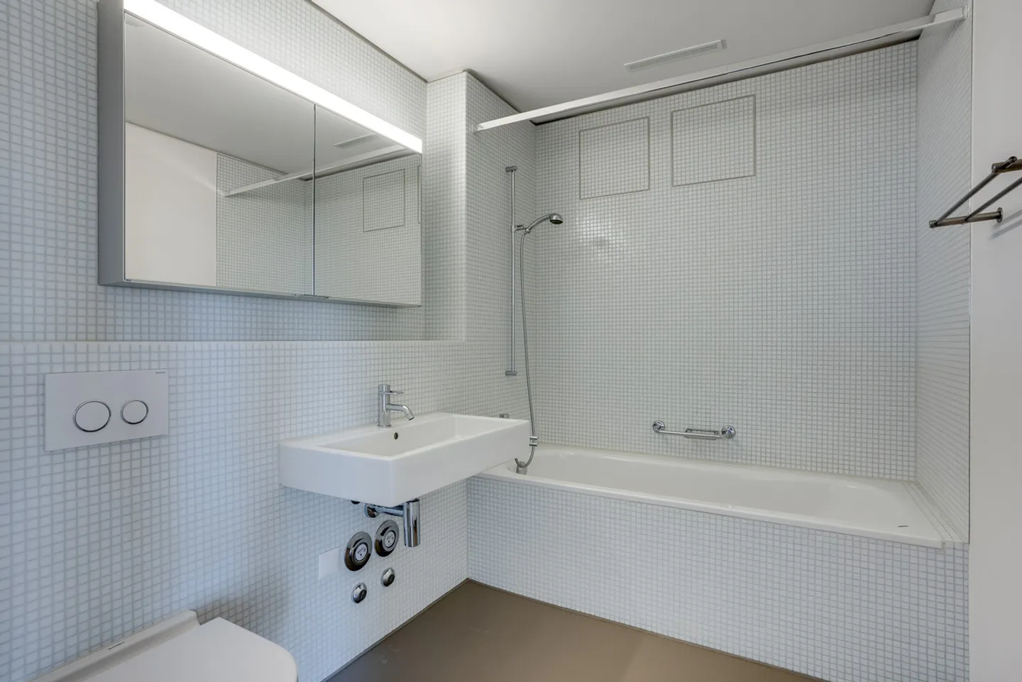 Stylish 2.5-Room Apartment - Photo 6 of 7