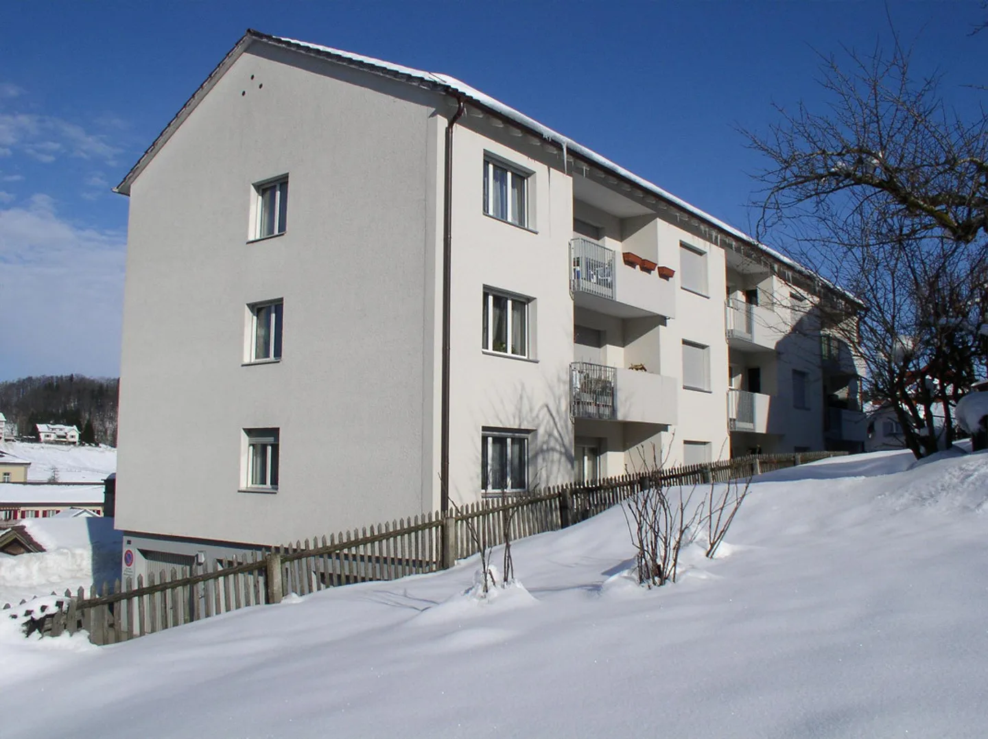 Appartement 3.5 pièces fraîchement rénové avec vue sur la verdure - Photo 1 sur 13