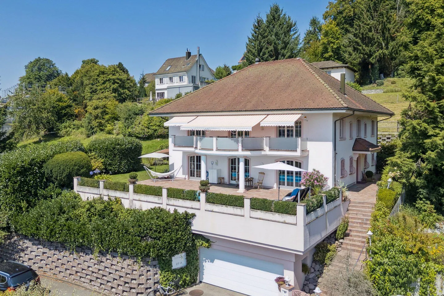 Oasis exclusive de bien-être avec une ambiance ensoleillée et piscine - Photo 1 sur 4