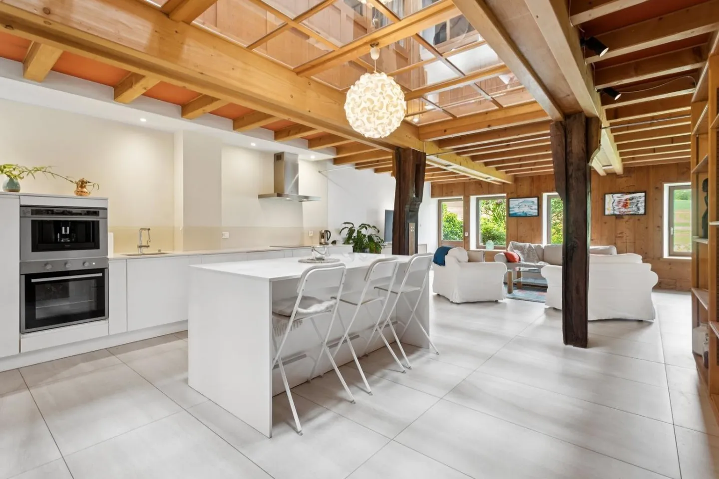 An extraordinary property in the heart of the Vaud countryside - Photo 2 of 13