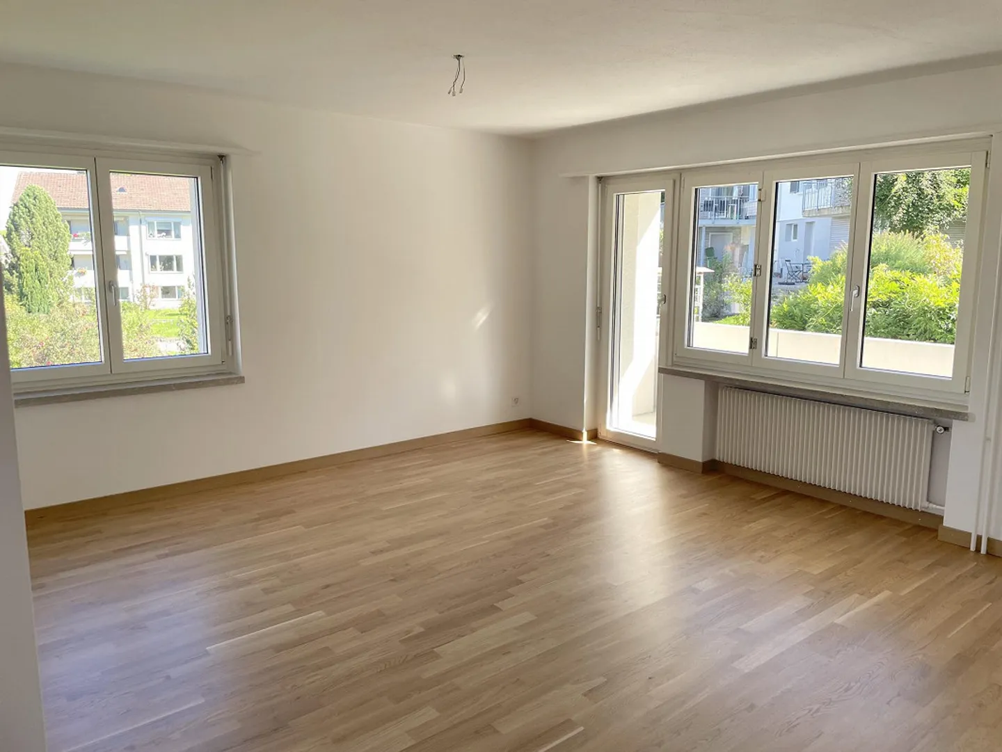 Appartement 3.5 pièces fraîchement rénové avec vue sur la verdure - Photo 2 sur 13