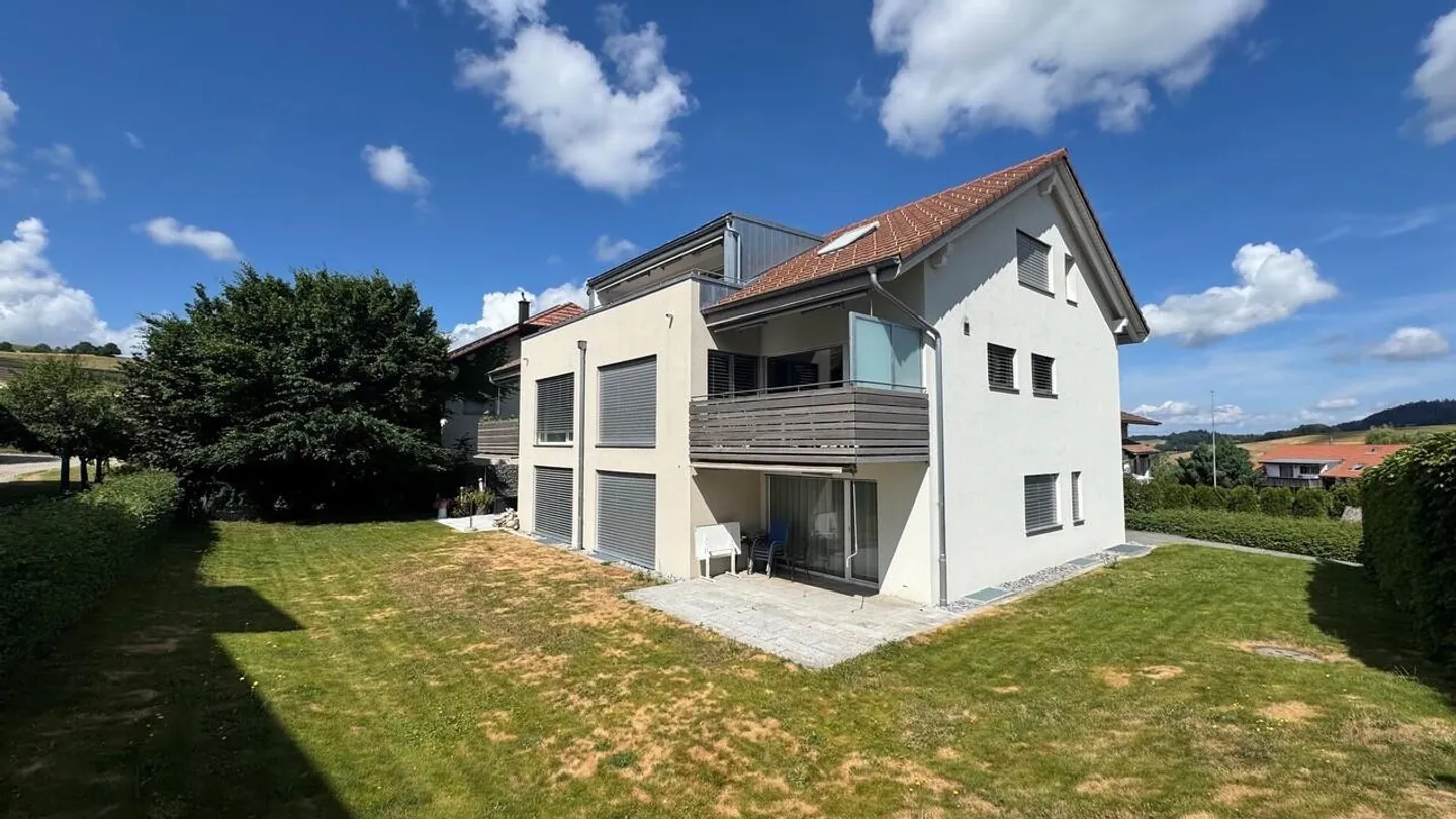Appartement moderne de 4,5 pièces dans la verdure ! - Photo 1 sur 10
