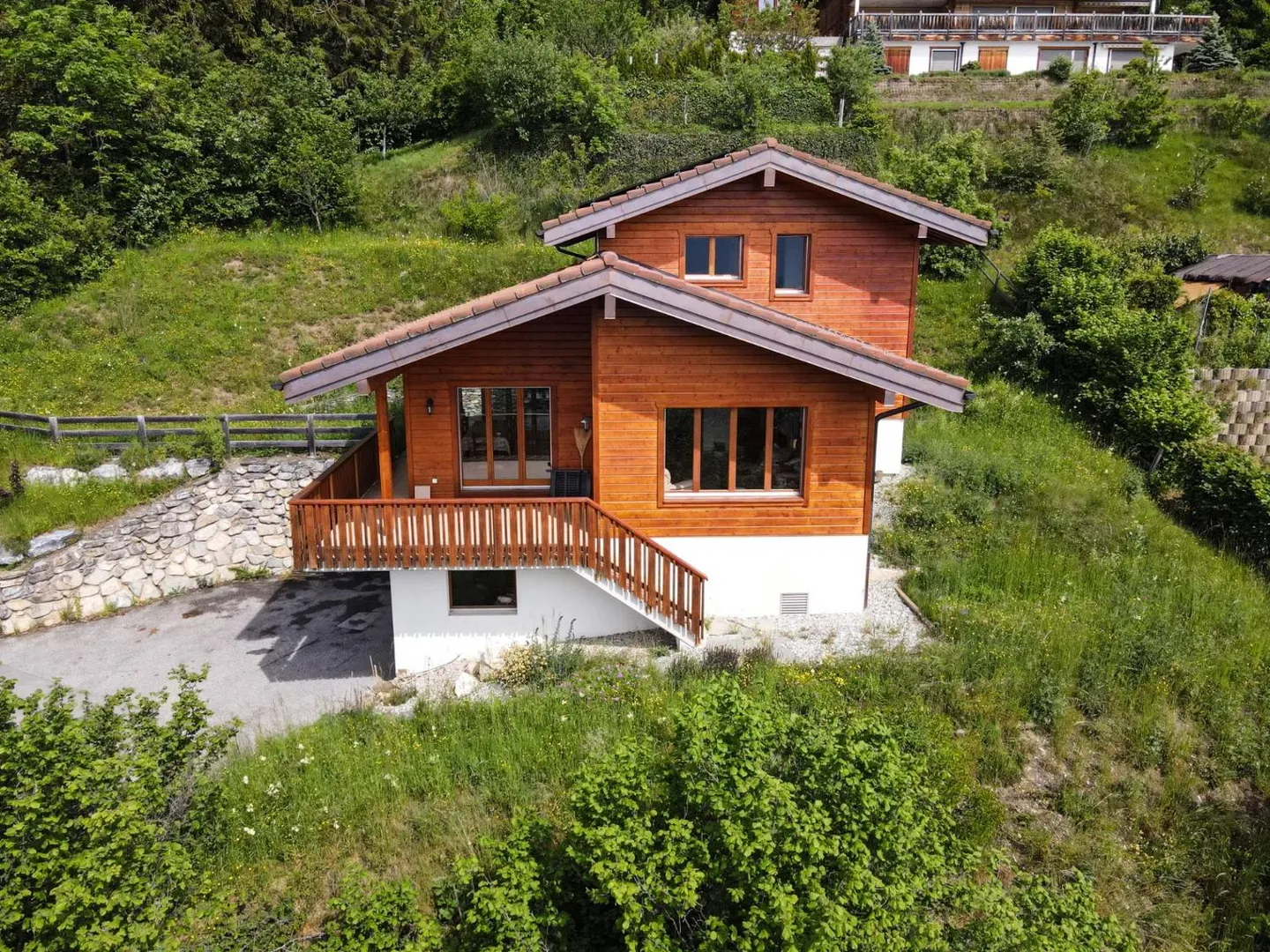 Chalet moderne avec vue sur les Alpes - Photo 1 sur 12