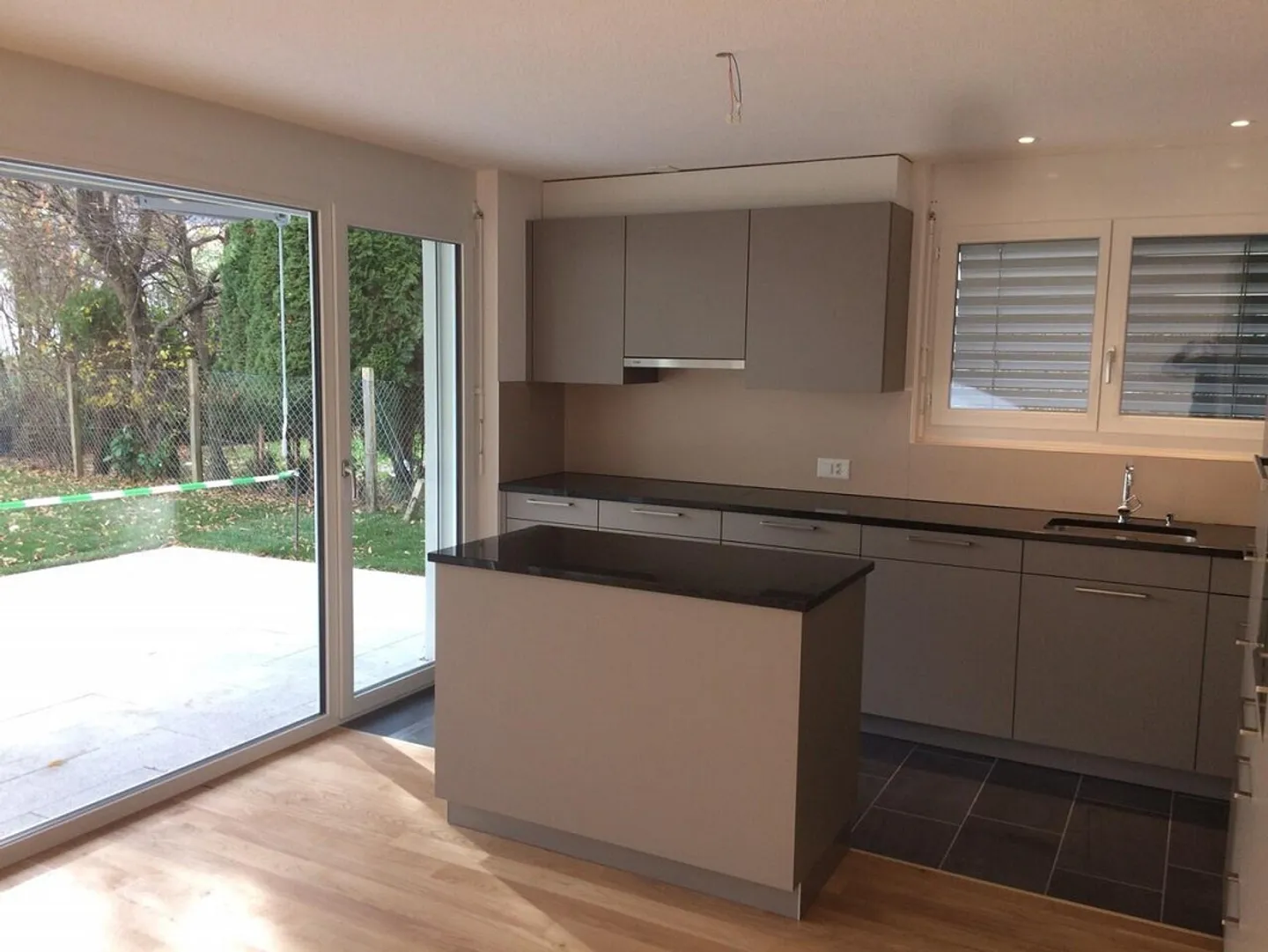 Appartement moderne de 4,5 pièces dans la verdure ! - Photo 3 sur 10