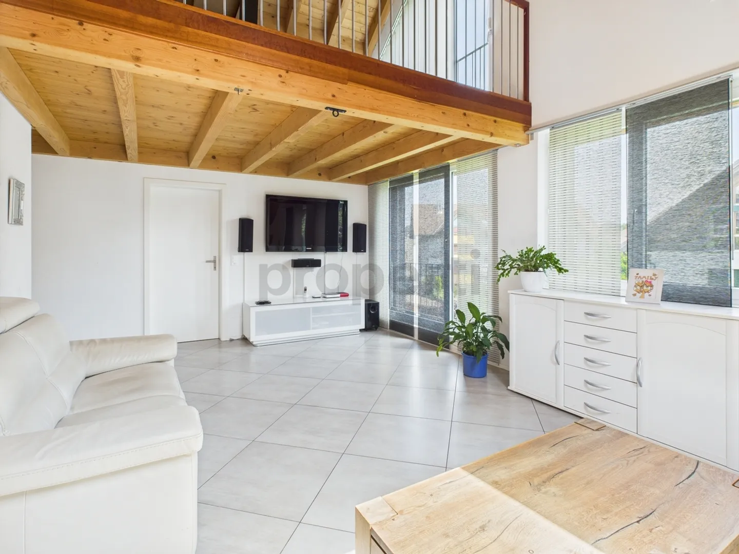 Einzigartige Dachwohnung mit 4.5 Zimmern mit Galerie in Schwarzenburg, BE - Foto 2 von 12